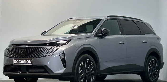 PEUGEOT 5008