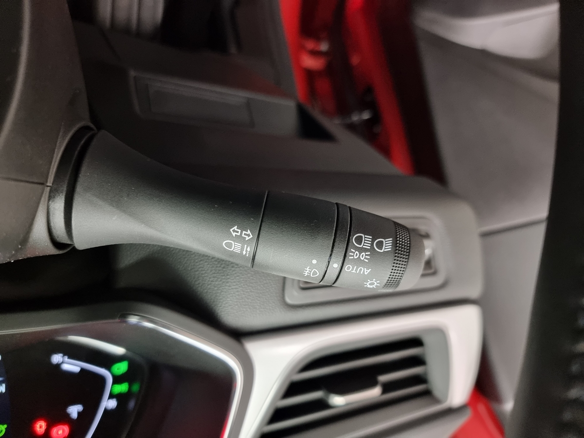 RENAULT CAPTUR mild hybrid 140 EDC Techno