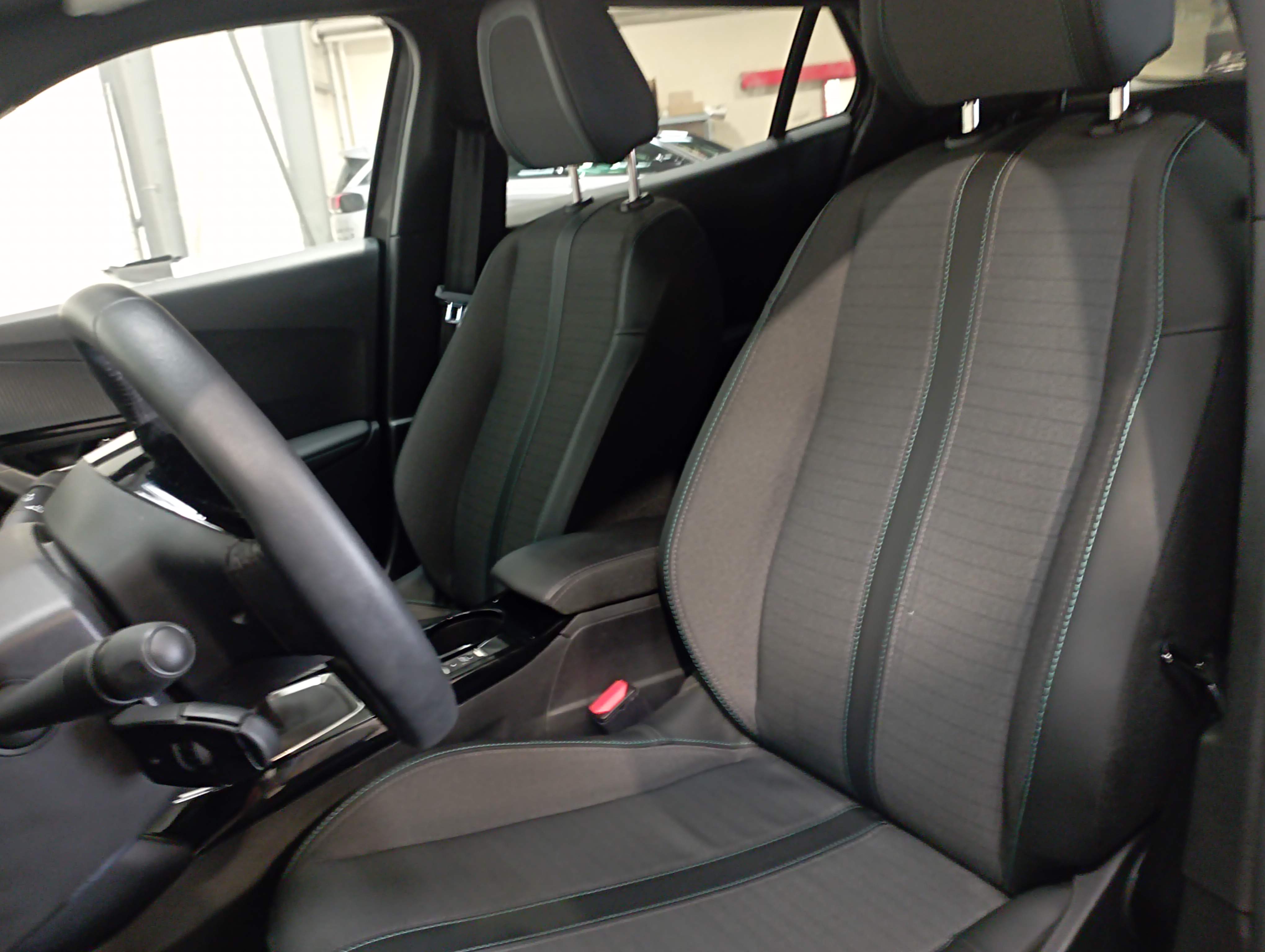 PEUGEOT 2008 PureTech 130 S&S BVM6 Allure