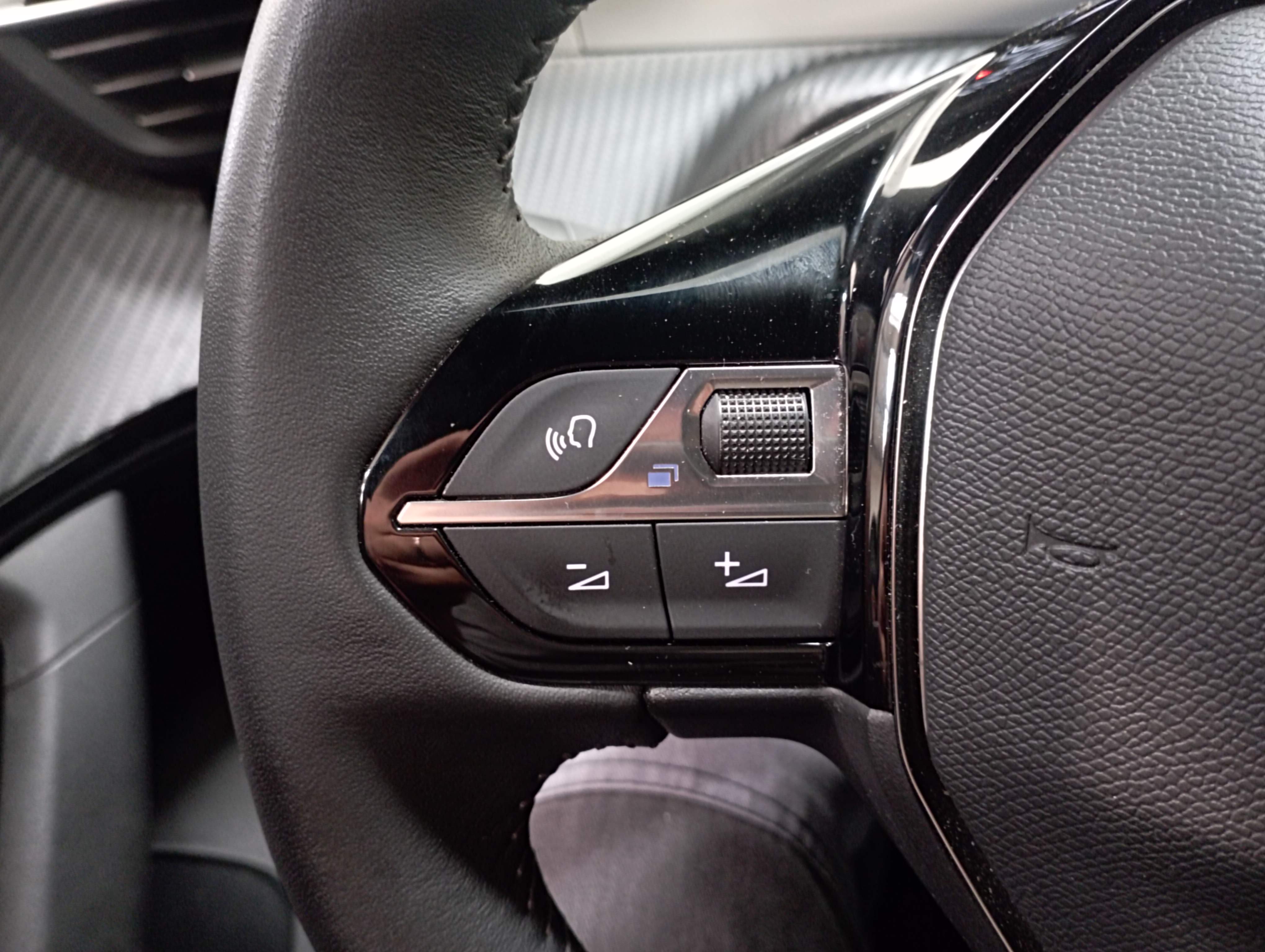 PEUGEOT 2008 PureTech 130 S&S BVM6 Allure