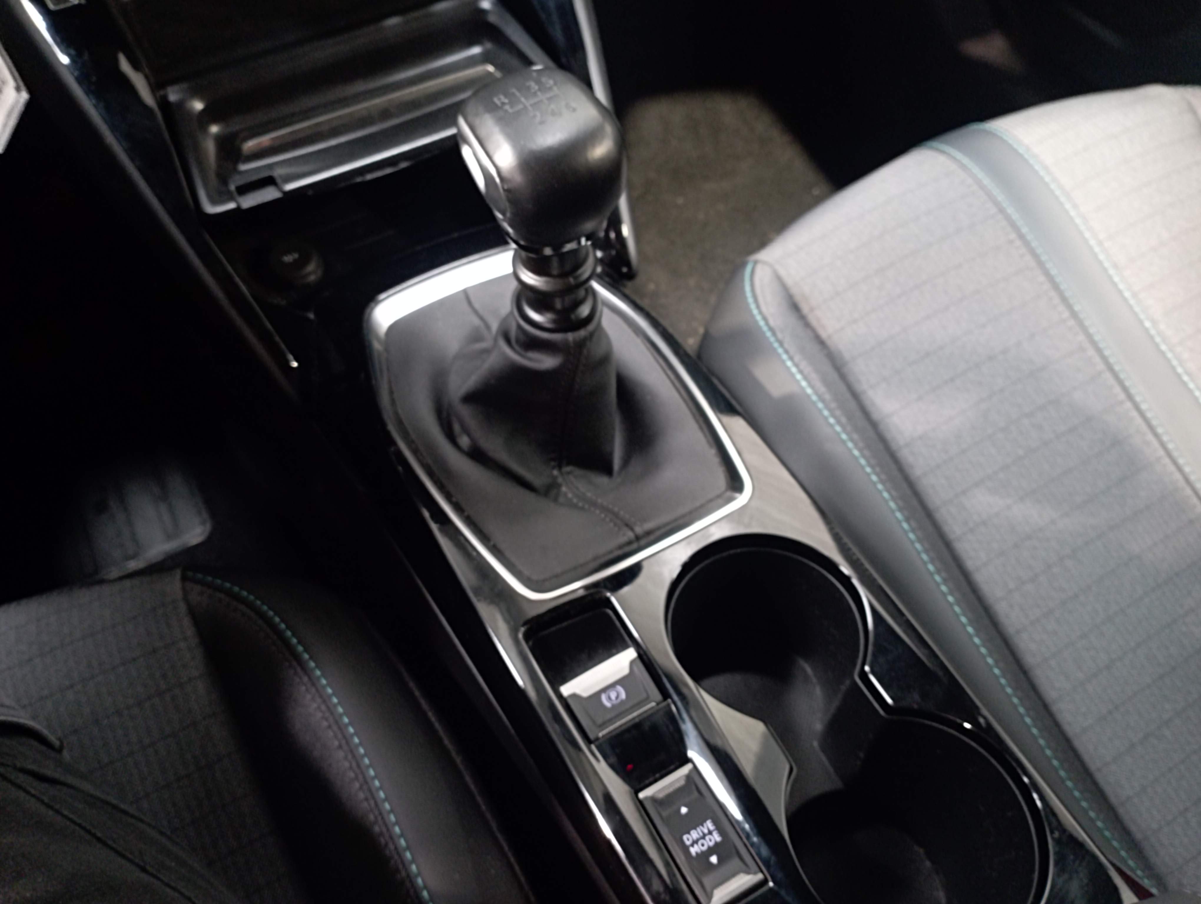 PEUGEOT 2008 PureTech 130 S&S BVM6 Allure