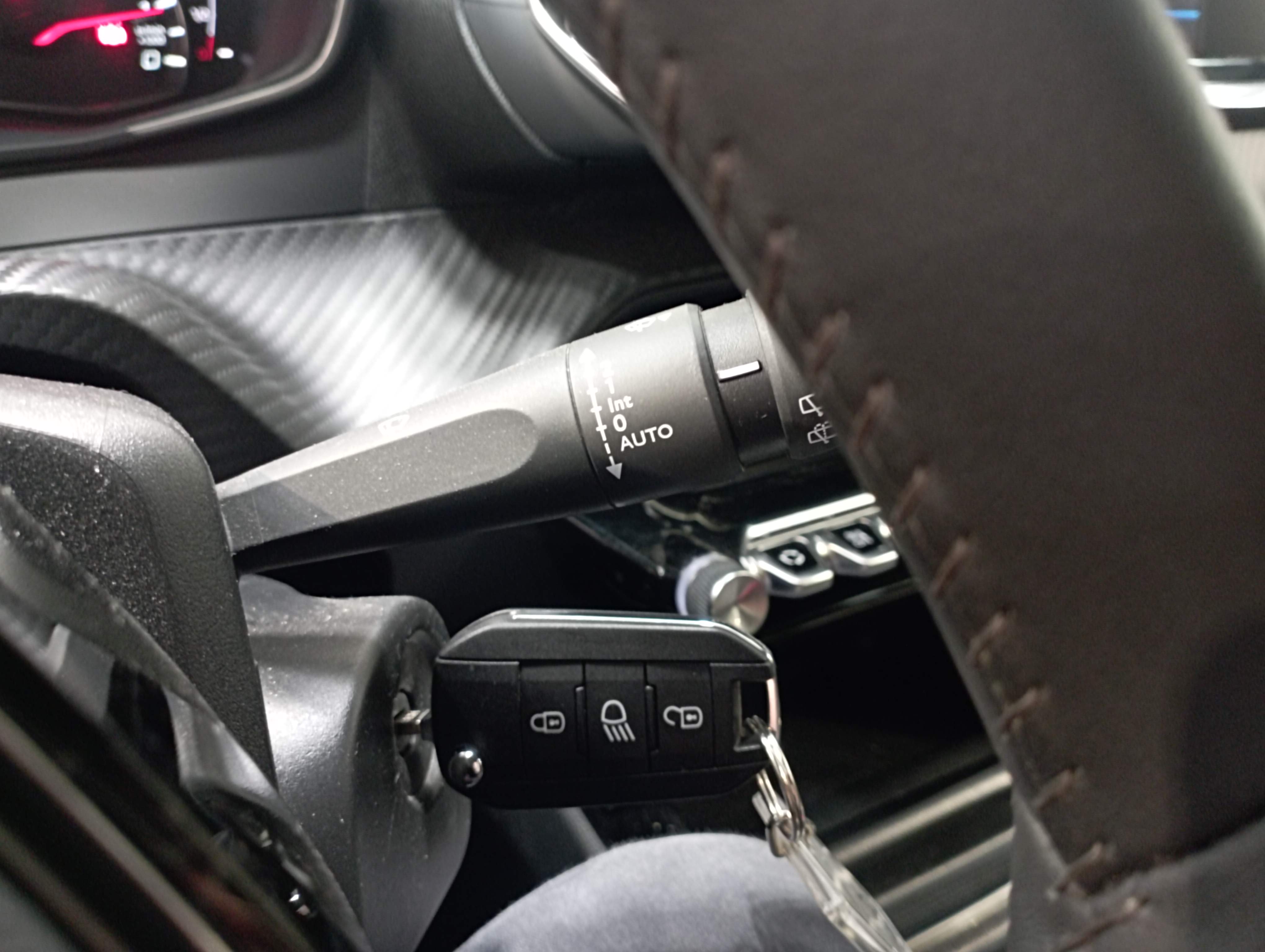 PEUGEOT 2008 PureTech 130 S&S BVM6 Allure