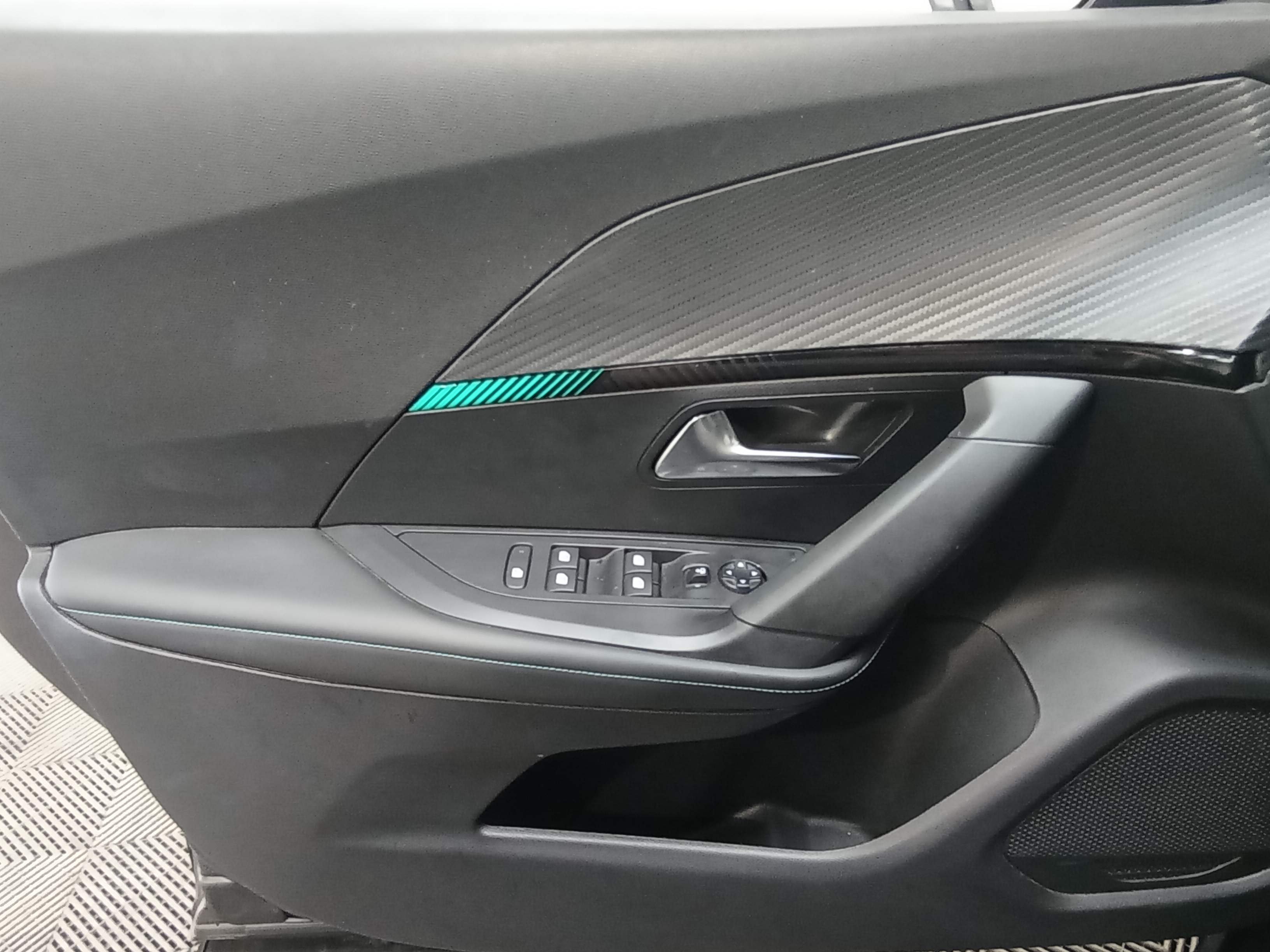 PEUGEOT 2008 PureTech 130 S&S BVM6 Allure