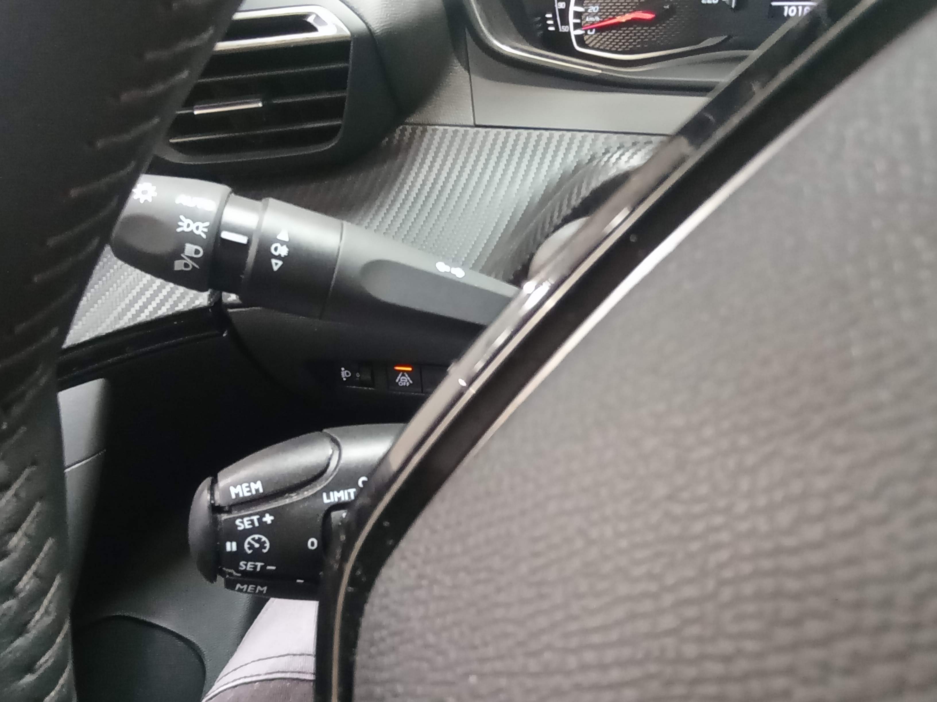PEUGEOT 2008 PureTech 130 S&S BVM6 Allure