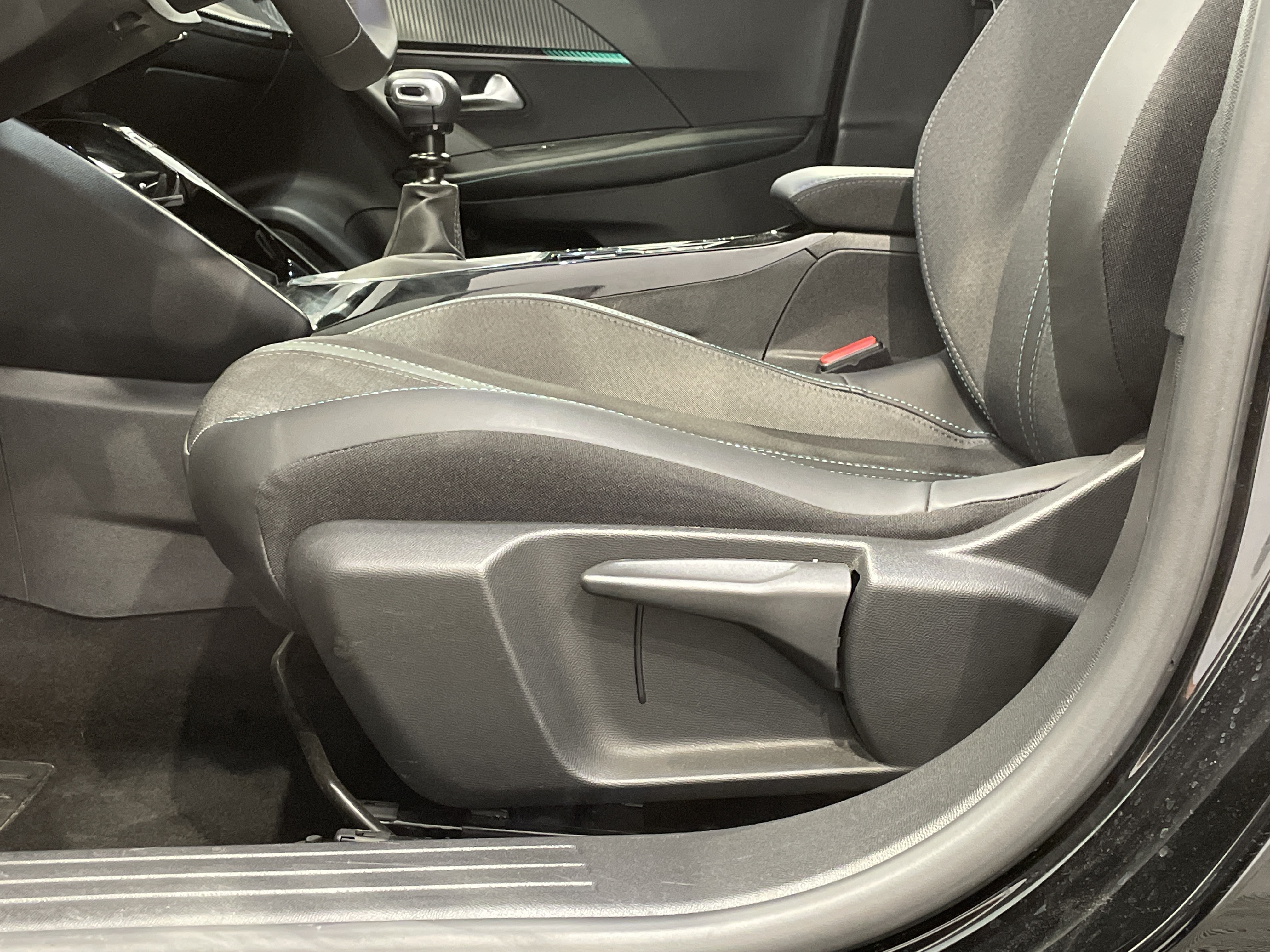 PEUGEOT 2008 ALLURE PT 130 S&S BVM6