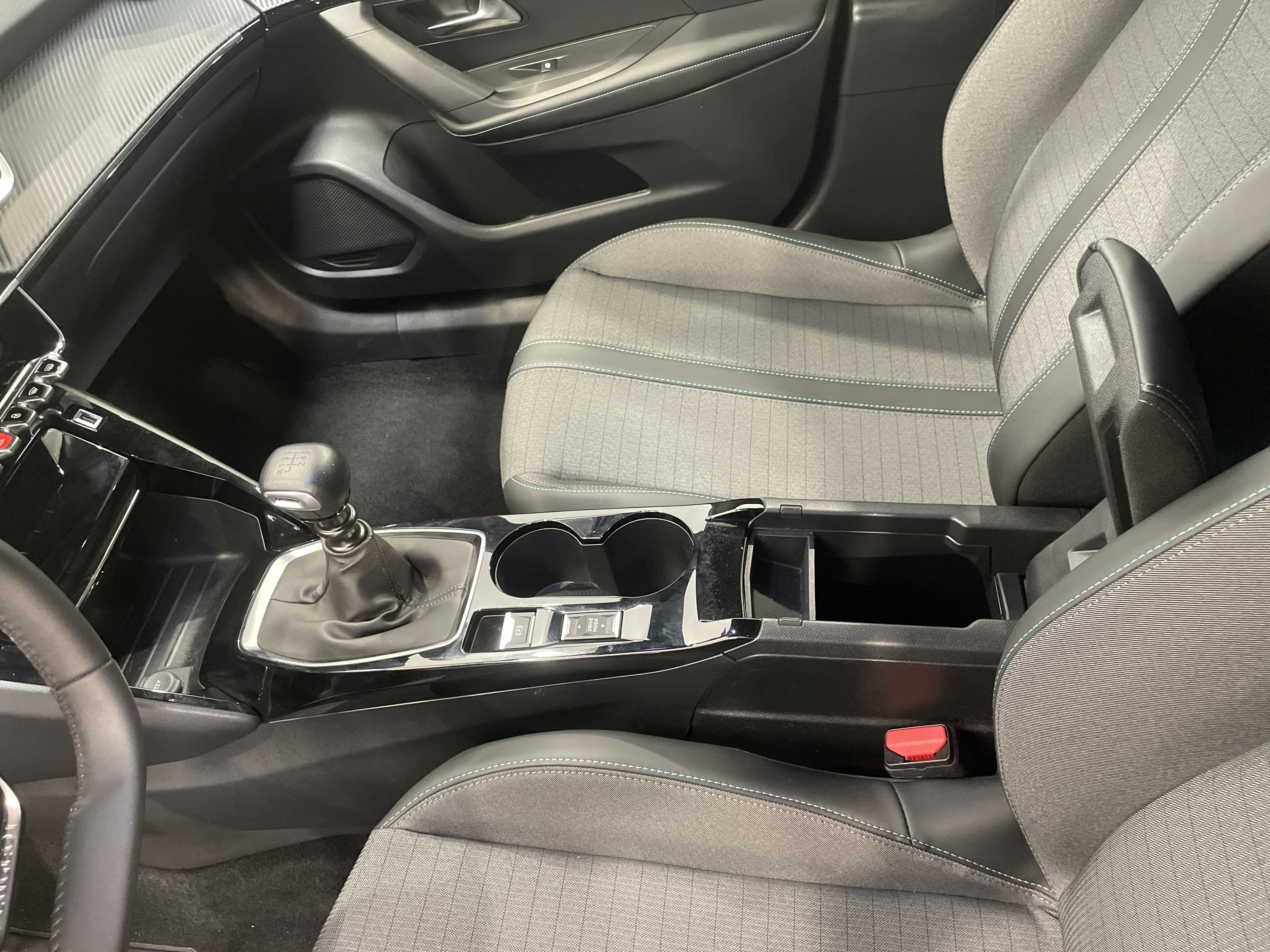 PEUGEOT 2008 ALLURE PT 130 S&S BVM6
