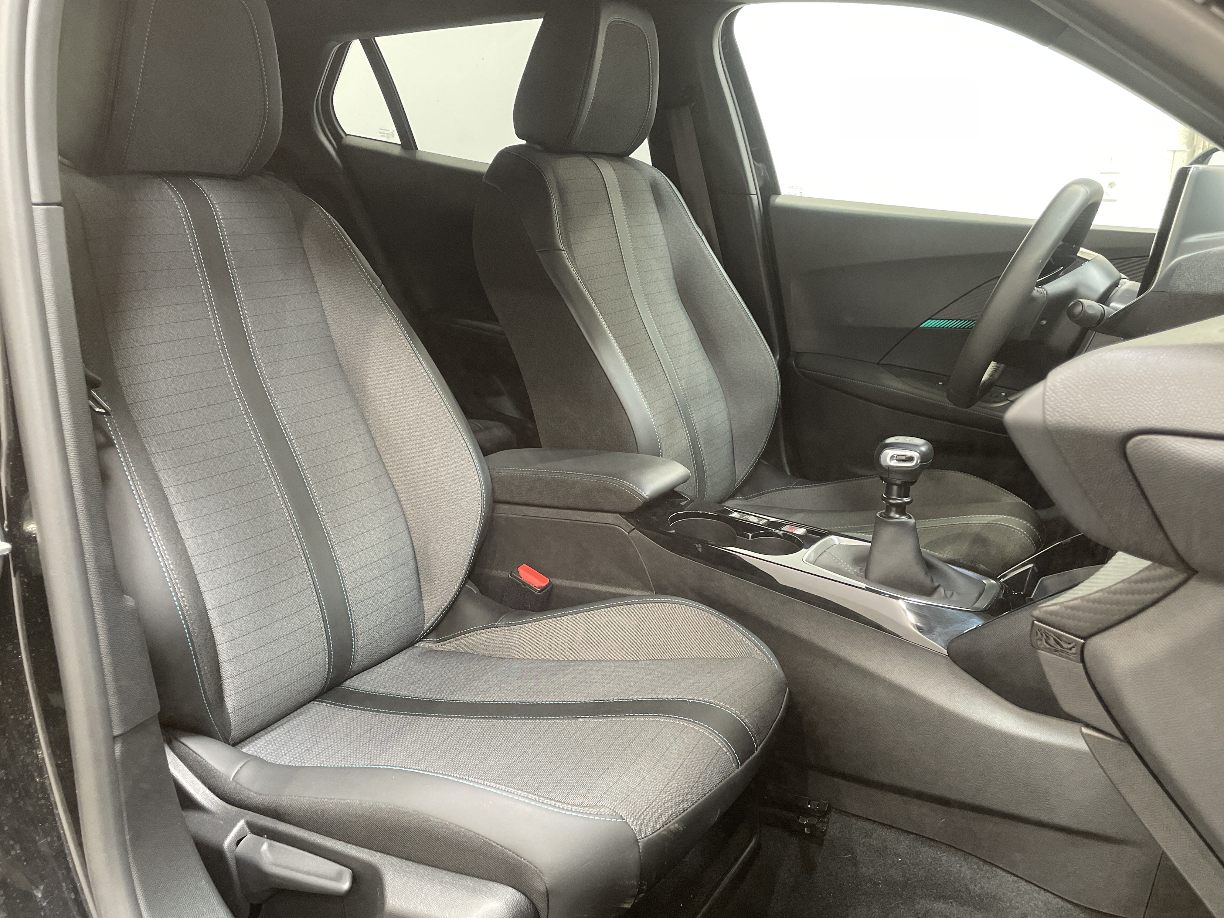 PEUGEOT 2008 ALLURE PT 130 S&S BVM6