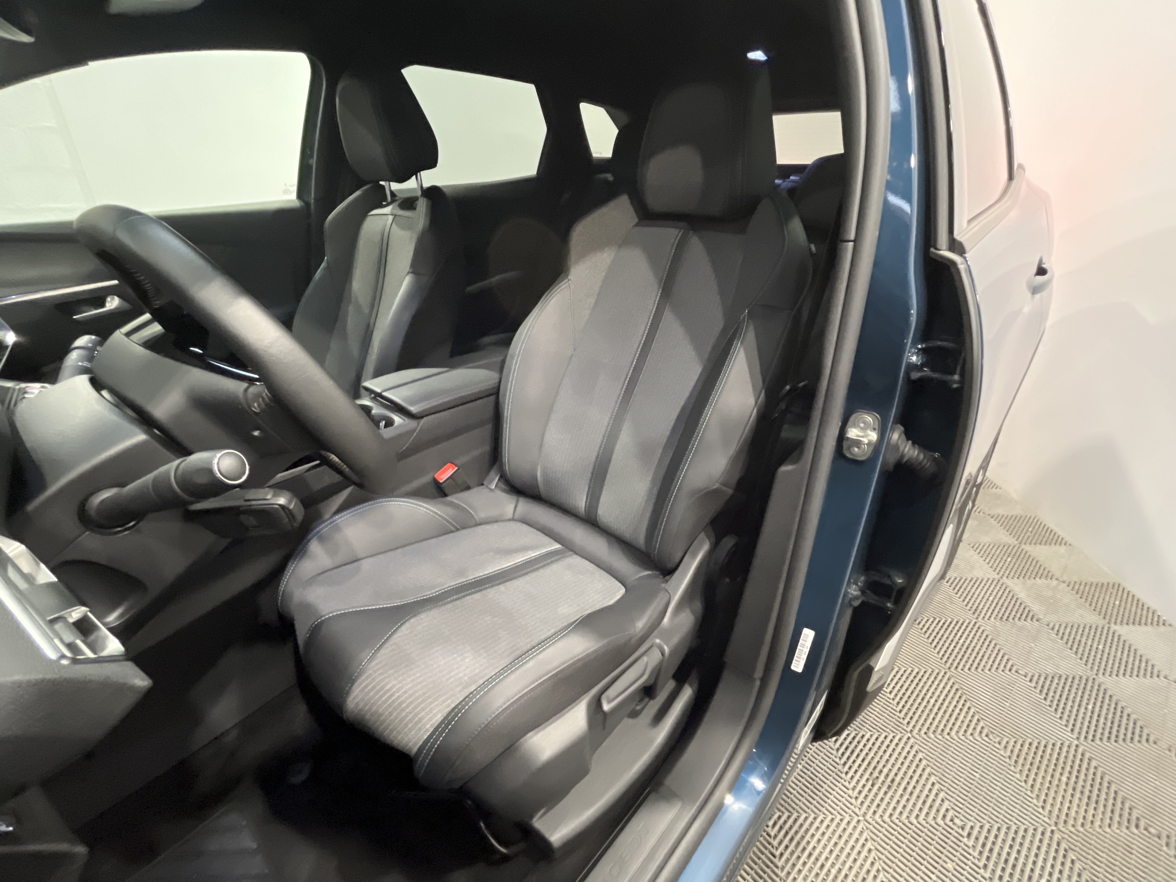 PEUGEOT 3008 ALLURE PACK PTECH 130 S&S BVM6