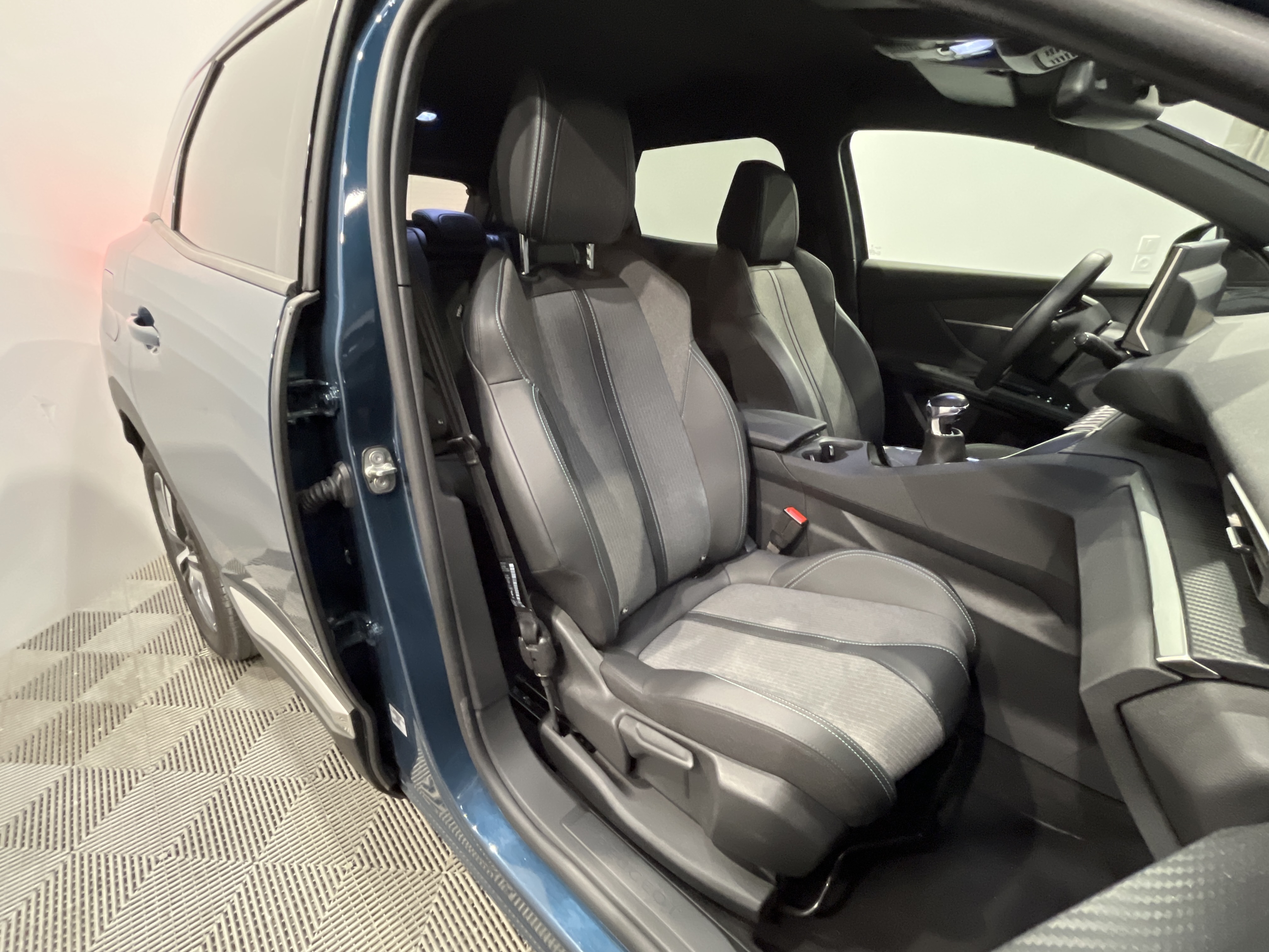 PEUGEOT 3008 ALLURE PACK PTECH 130 S&S BVM6