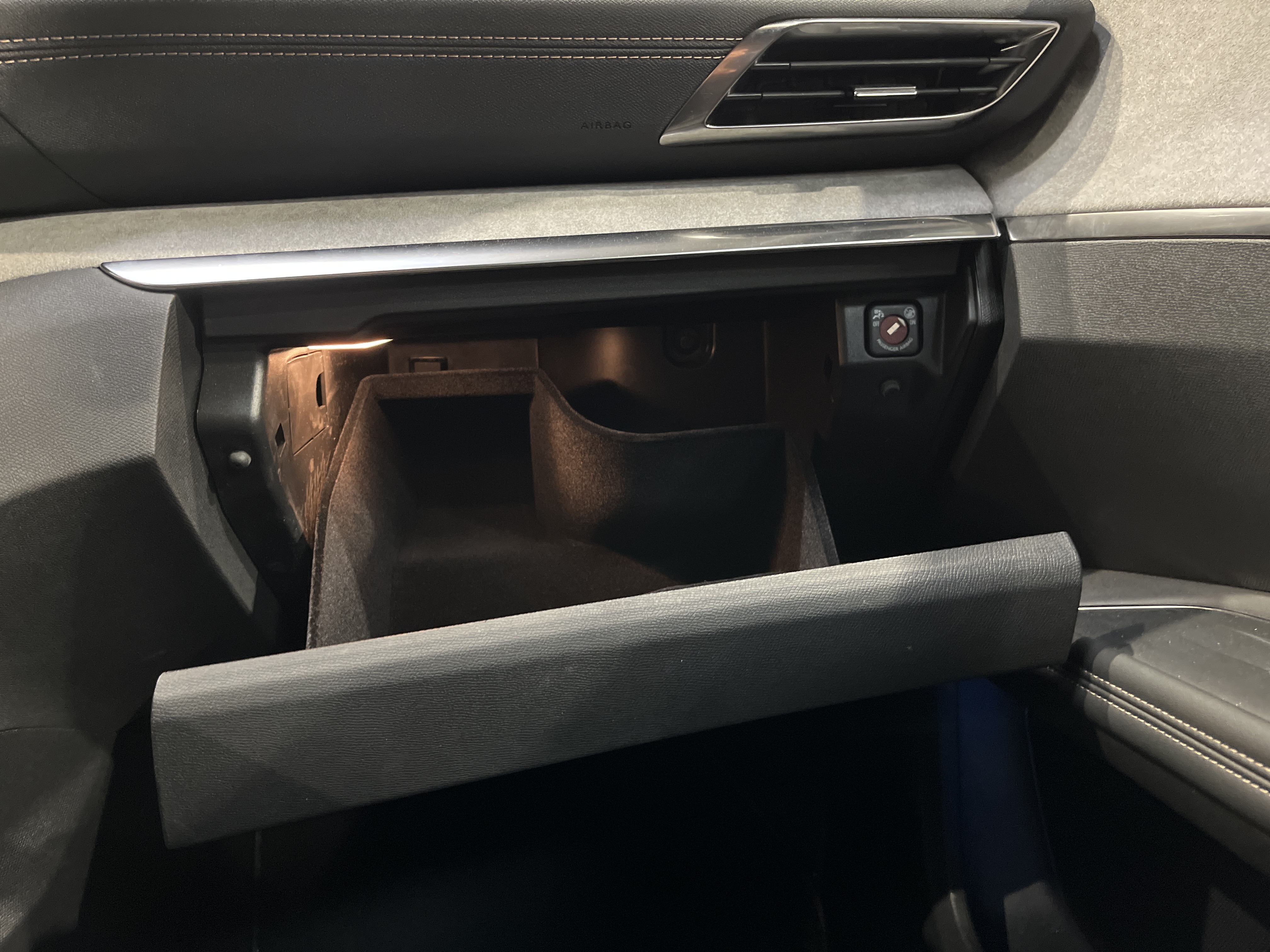 PEUGEOT 3008 GT PURETECH 130 S&S BVM6
