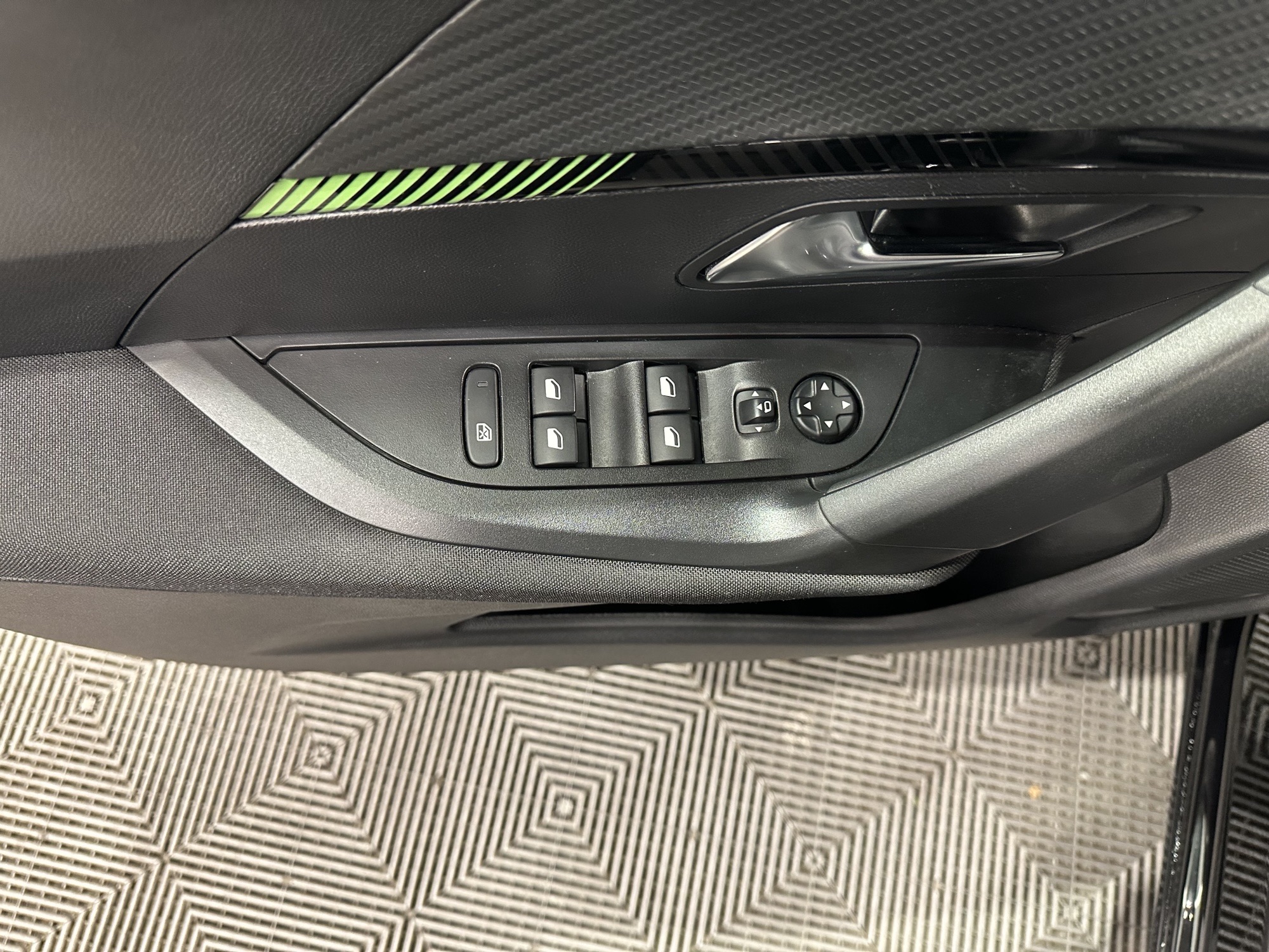 PEUGEOT 2008 Active 1.2 Puretech 100 BVM6