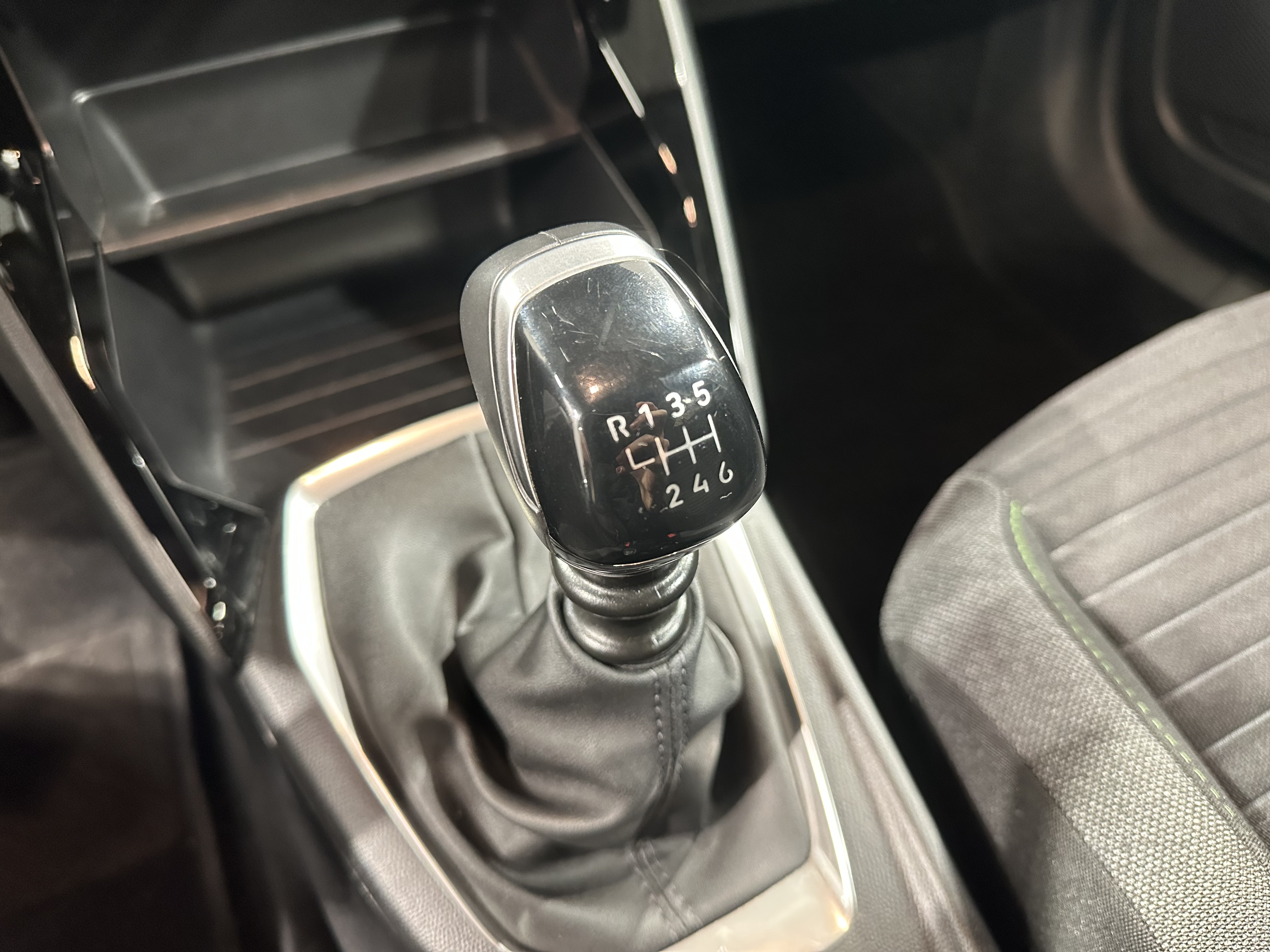 PEUGEOT 2008 Active 1.2 Puretech 100 BVM6