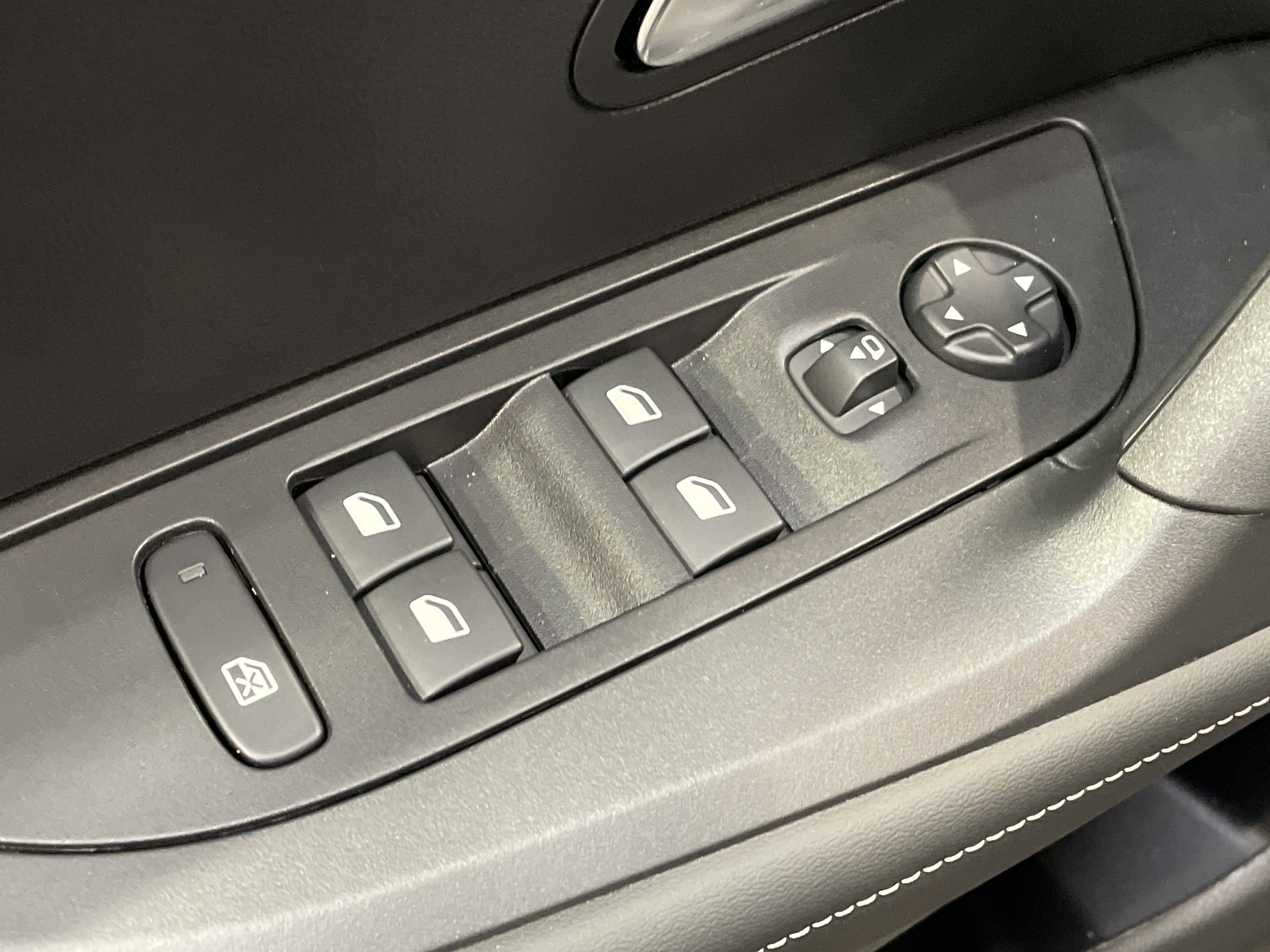 PEUGEOT 2008 ALLURE PURETECH 130 S&S EAT8