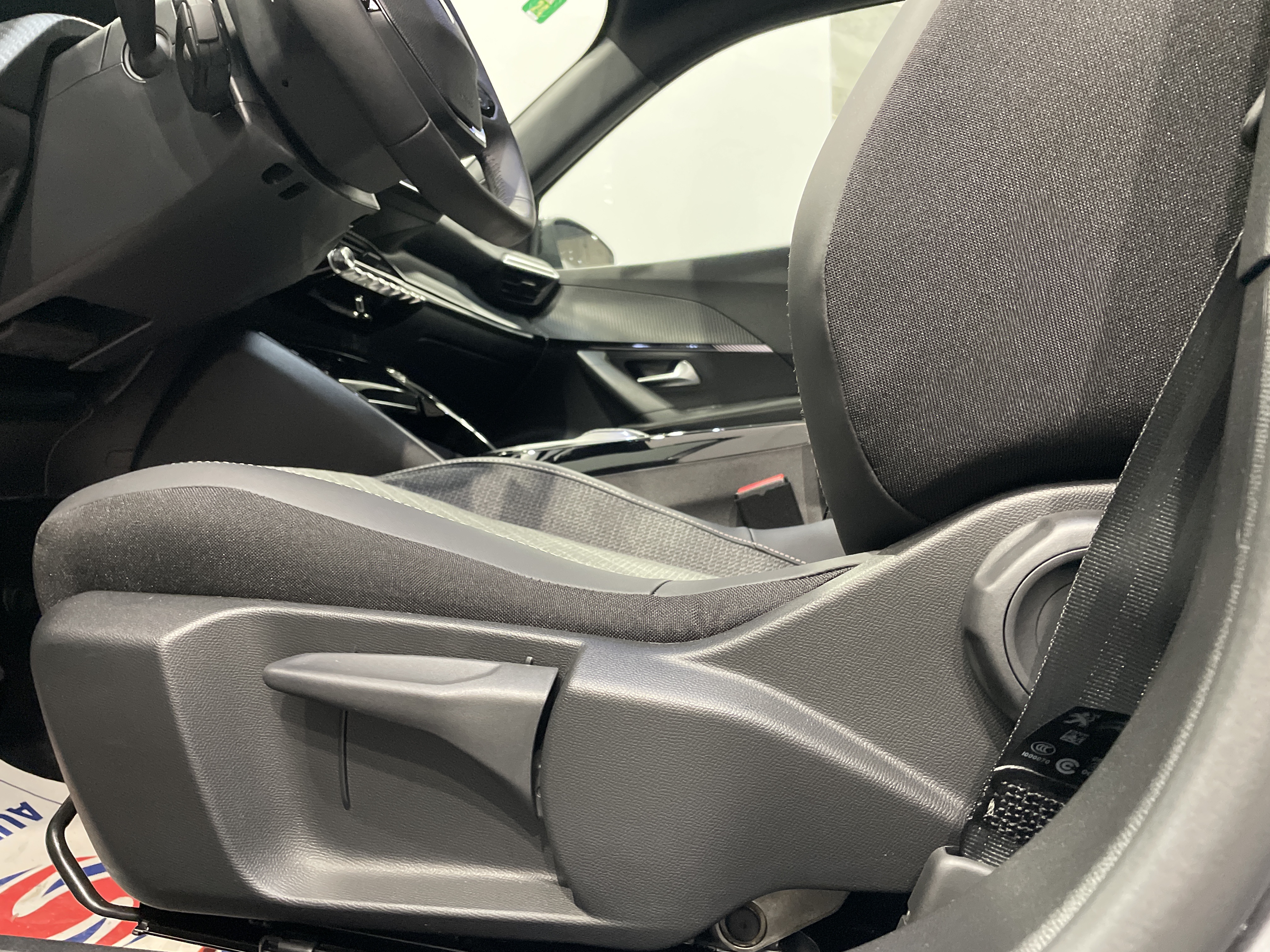 PEUGEOT 2008 ALLURE PURETECH 130 S&S EAT8