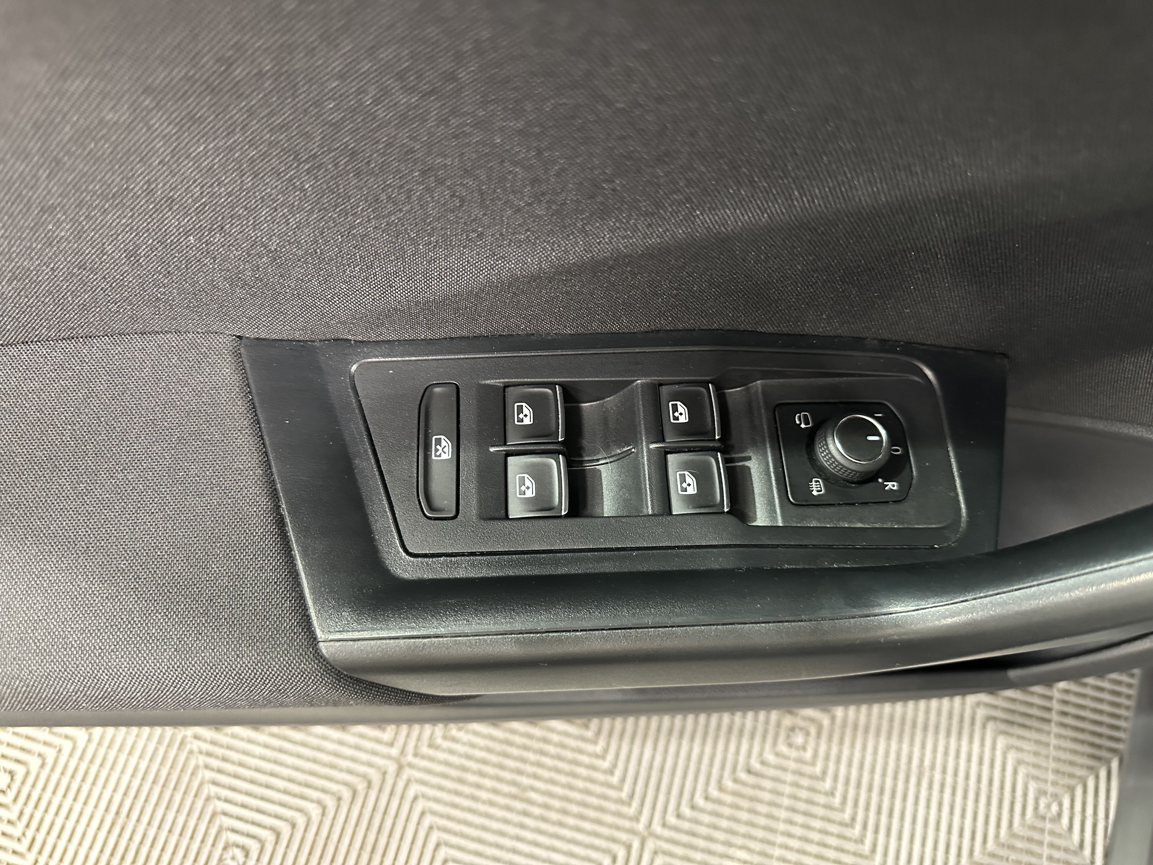 VOLKSWAGEN T-ROC 2.0 TDI 115 Start/Stop BVM6 Lounge Business