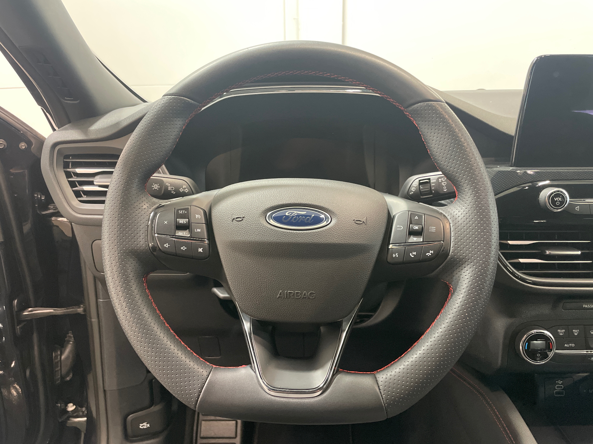 FORD KUGA 1,5 Ecoboost 150cv ST-LINE