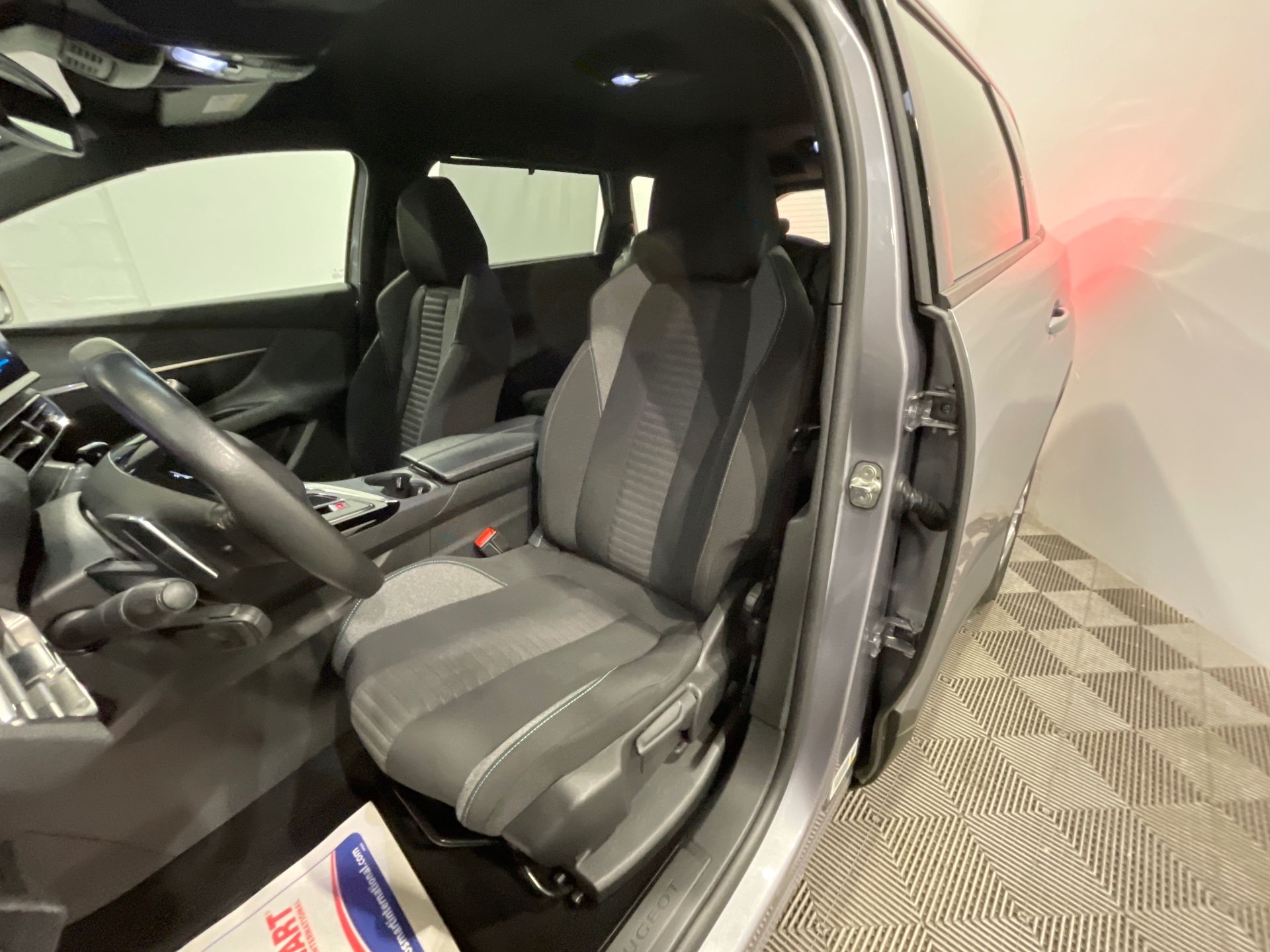 PEUGEOT 5008 BlueHDi 130ch S&S EAT8 Active Pack