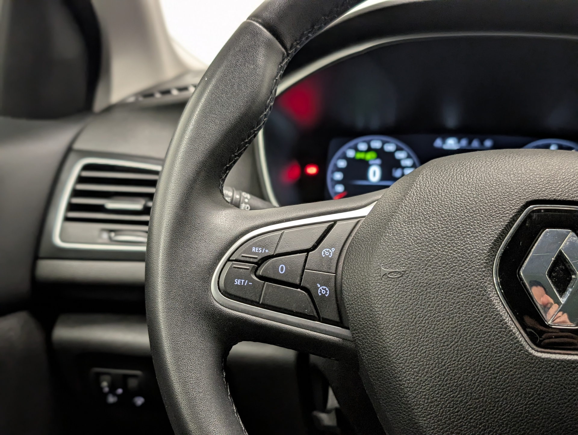 RENAULT MEGANE IV BERLINE techno TCe 140 EDC -23