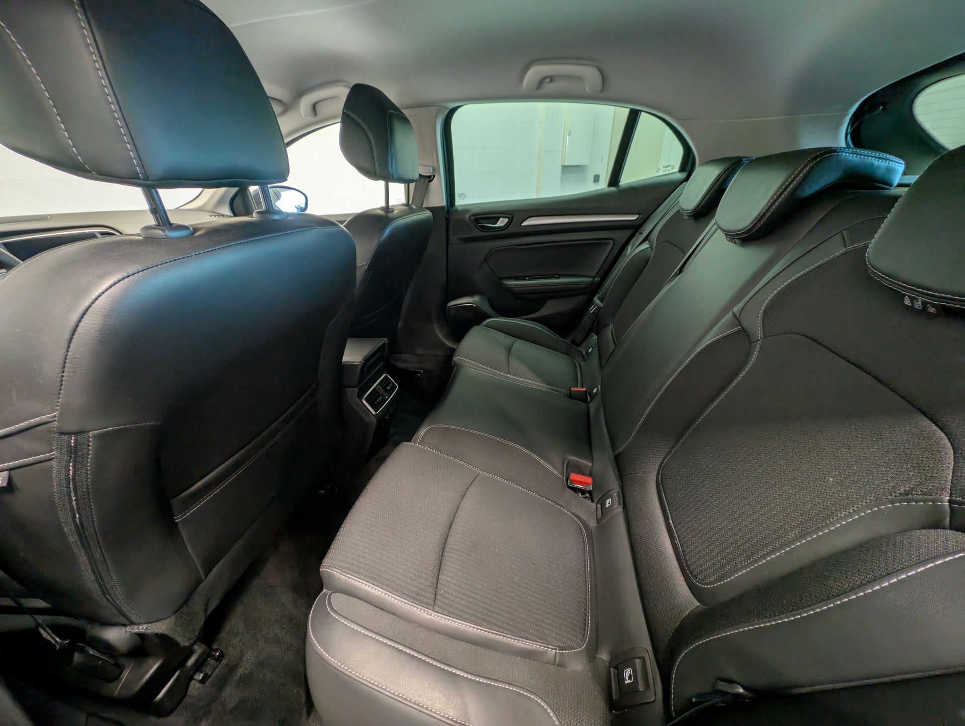 RENAULT MEGANE IV BERLINE techno TCe 140 EDC -23