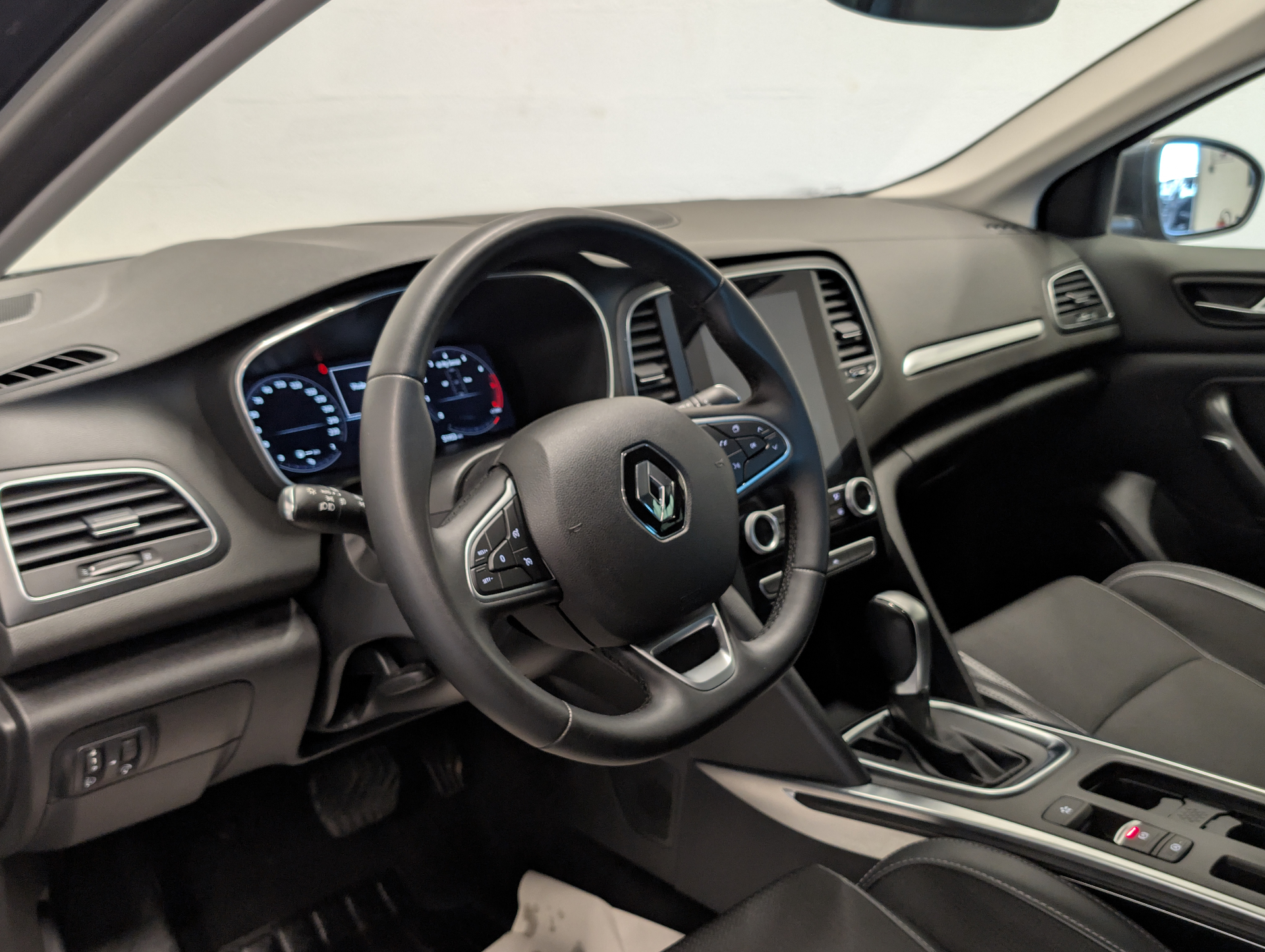 RENAULT MEGANE IV BERLINE techno TCe 140 EDC -23