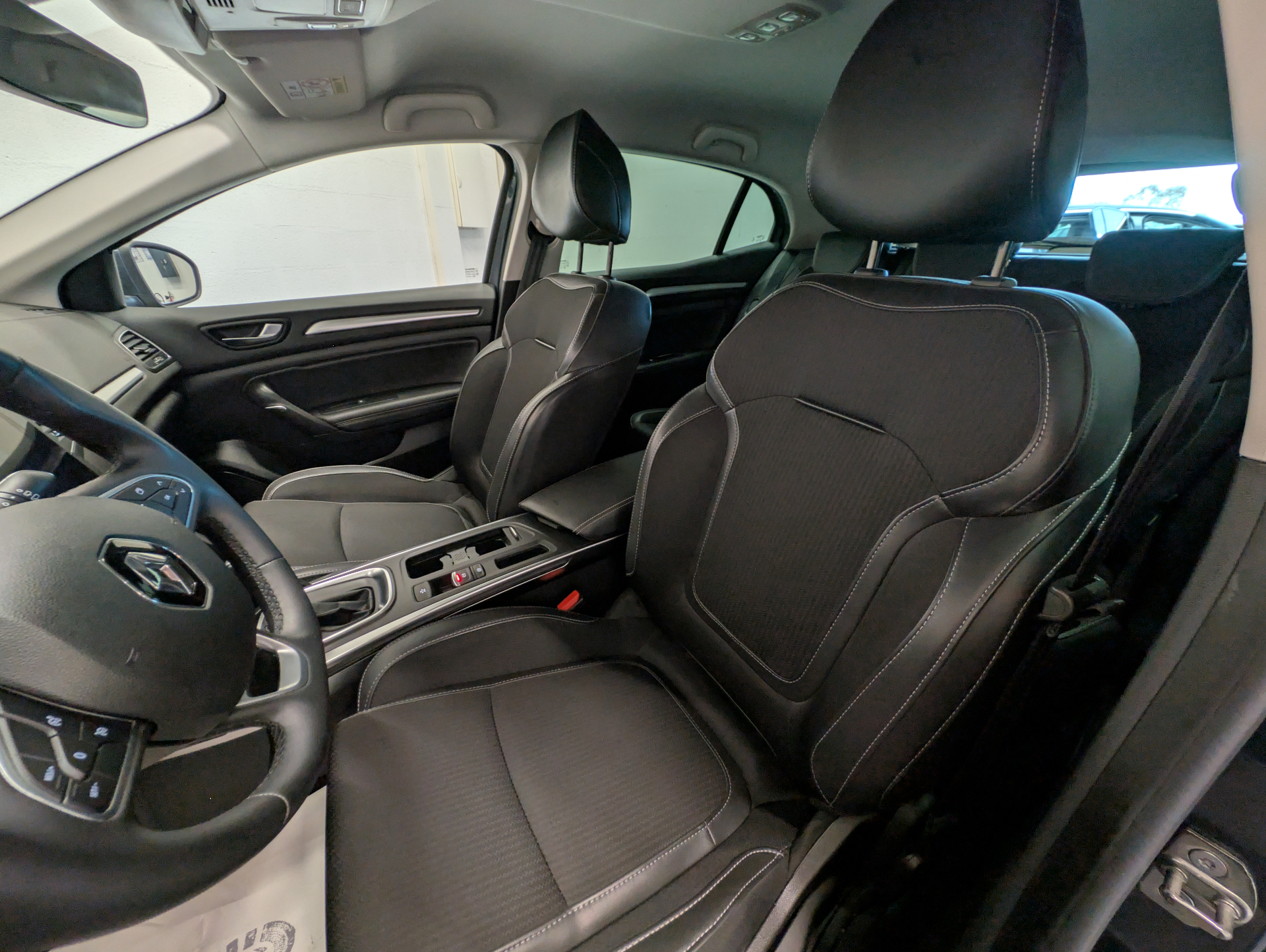 RENAULT MEGANE IV BERLINE techno TCe 140 EDC -23