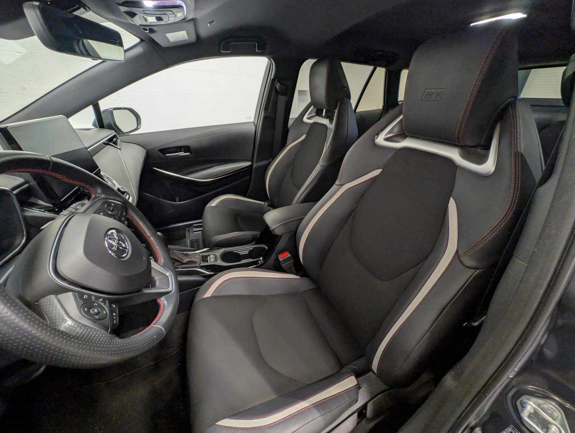 TOYOTA COROLLA TOURING SPORTS HYBRIDE 196 GR SPORT