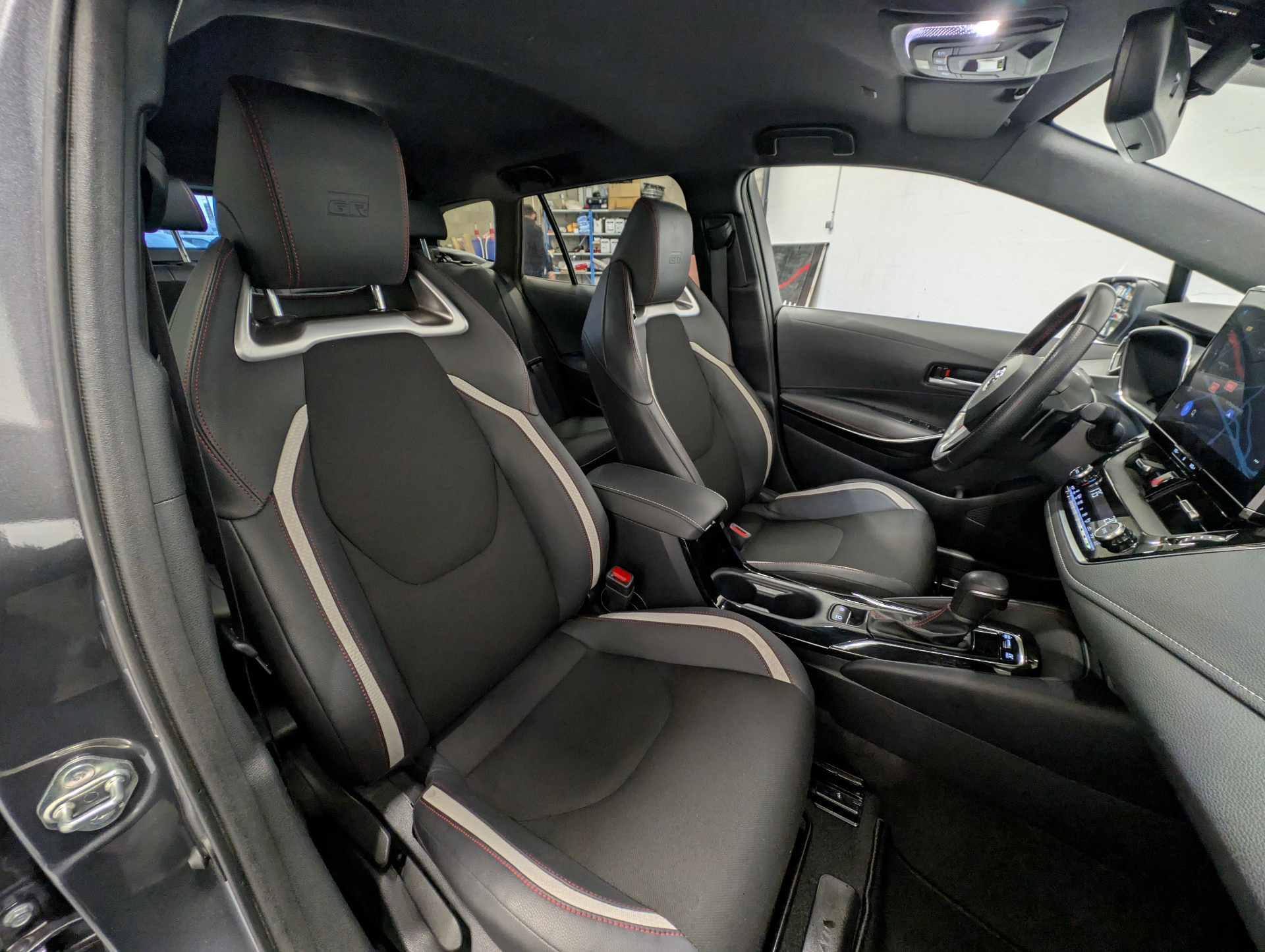 TOYOTA COROLLA TOURING SPORTS HYBRIDE 196 GR SPORT
