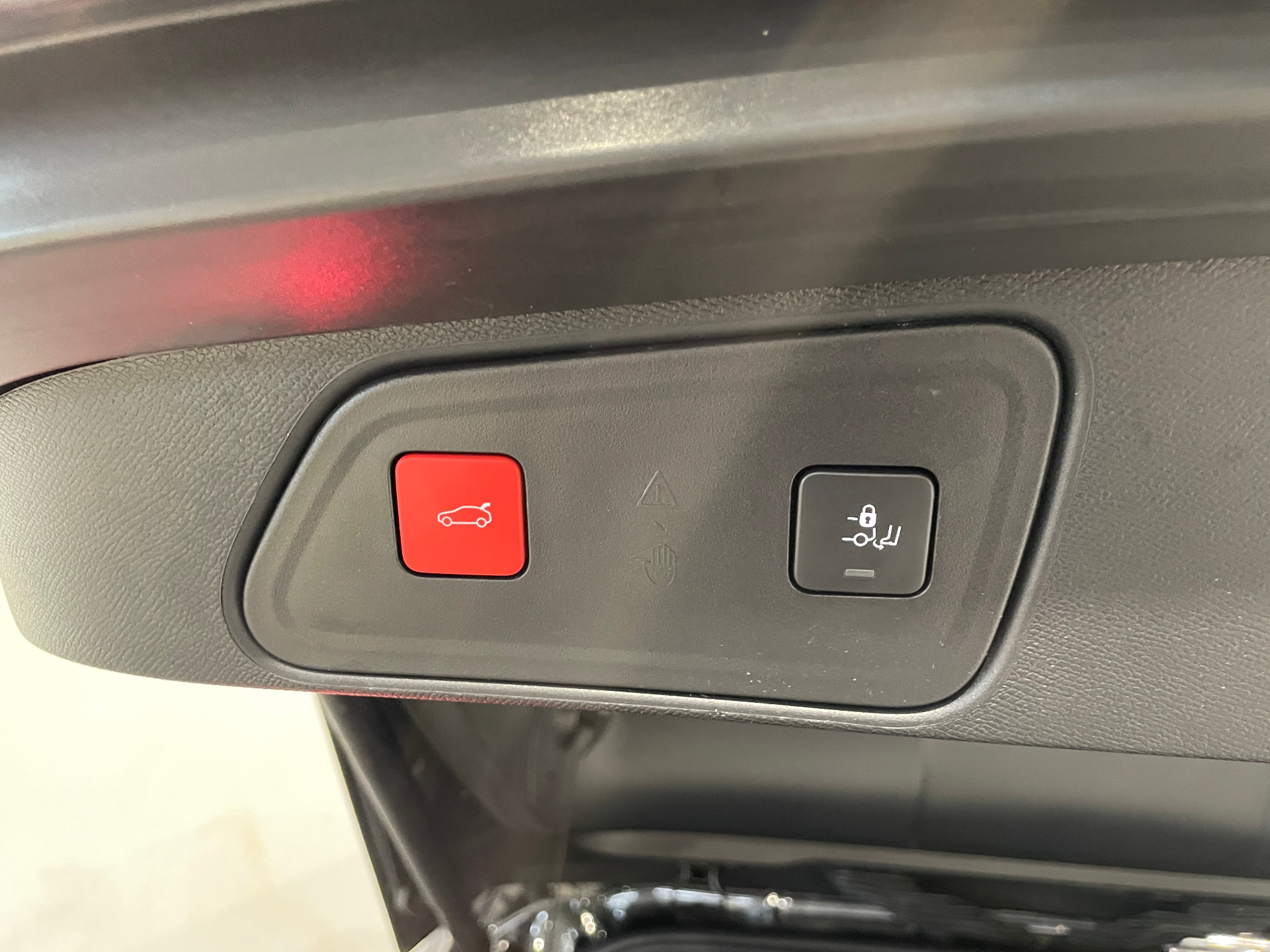 PEUGEOT 3008 Hybrid 136 e-DCS6 GT