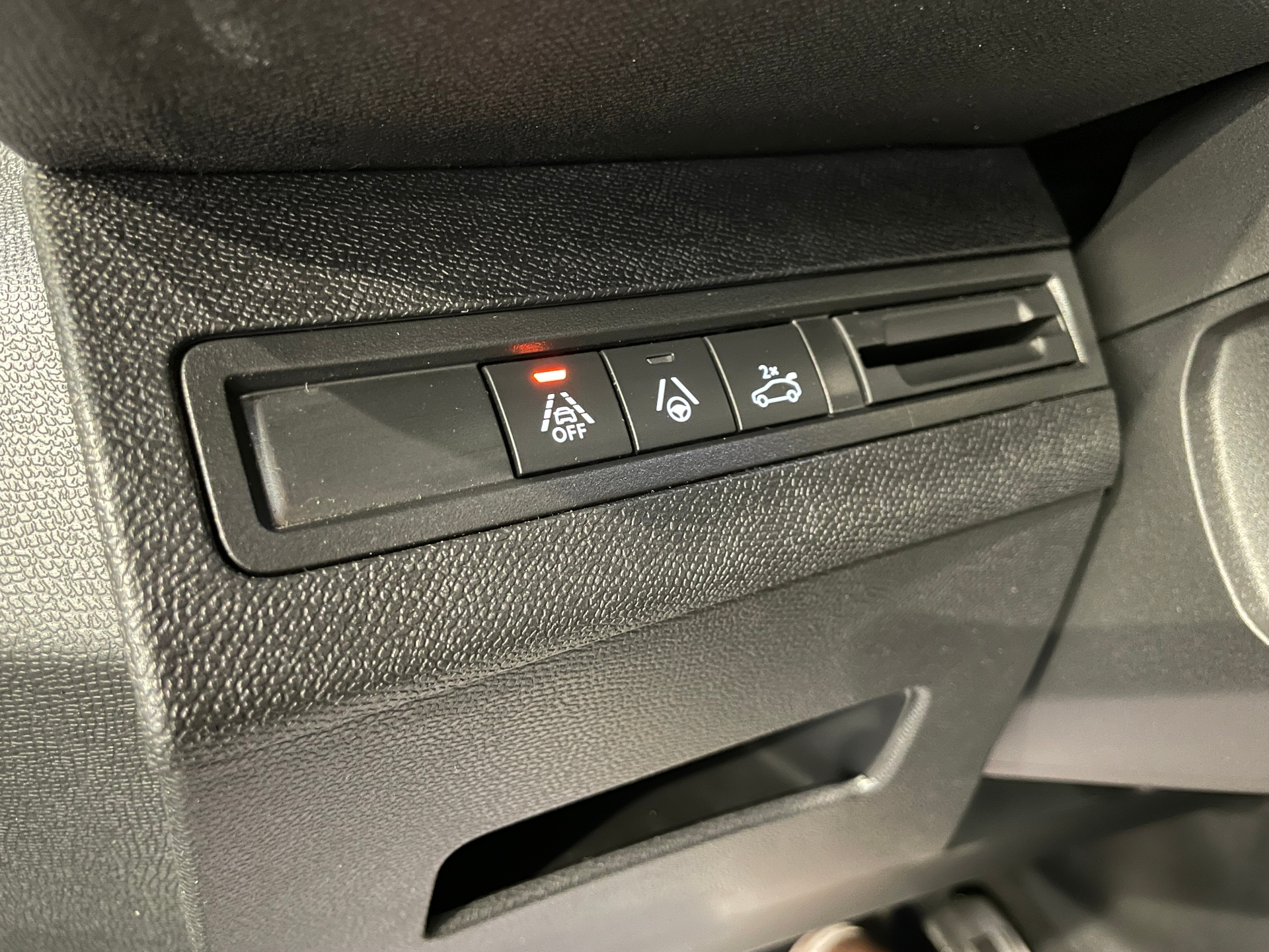 PEUGEOT 3008 Hybrid 136 e-DCS6 GT