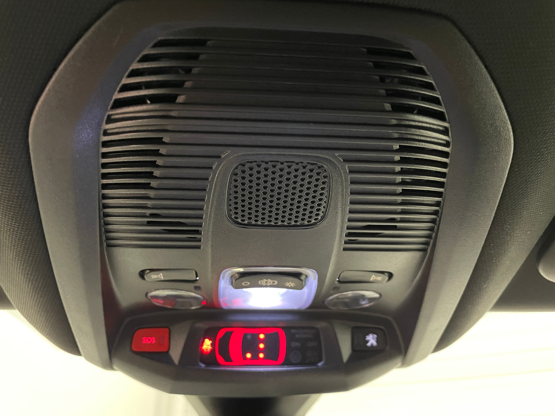PEUGEOT 3008 Hybrid 136 e-DCS6 GT