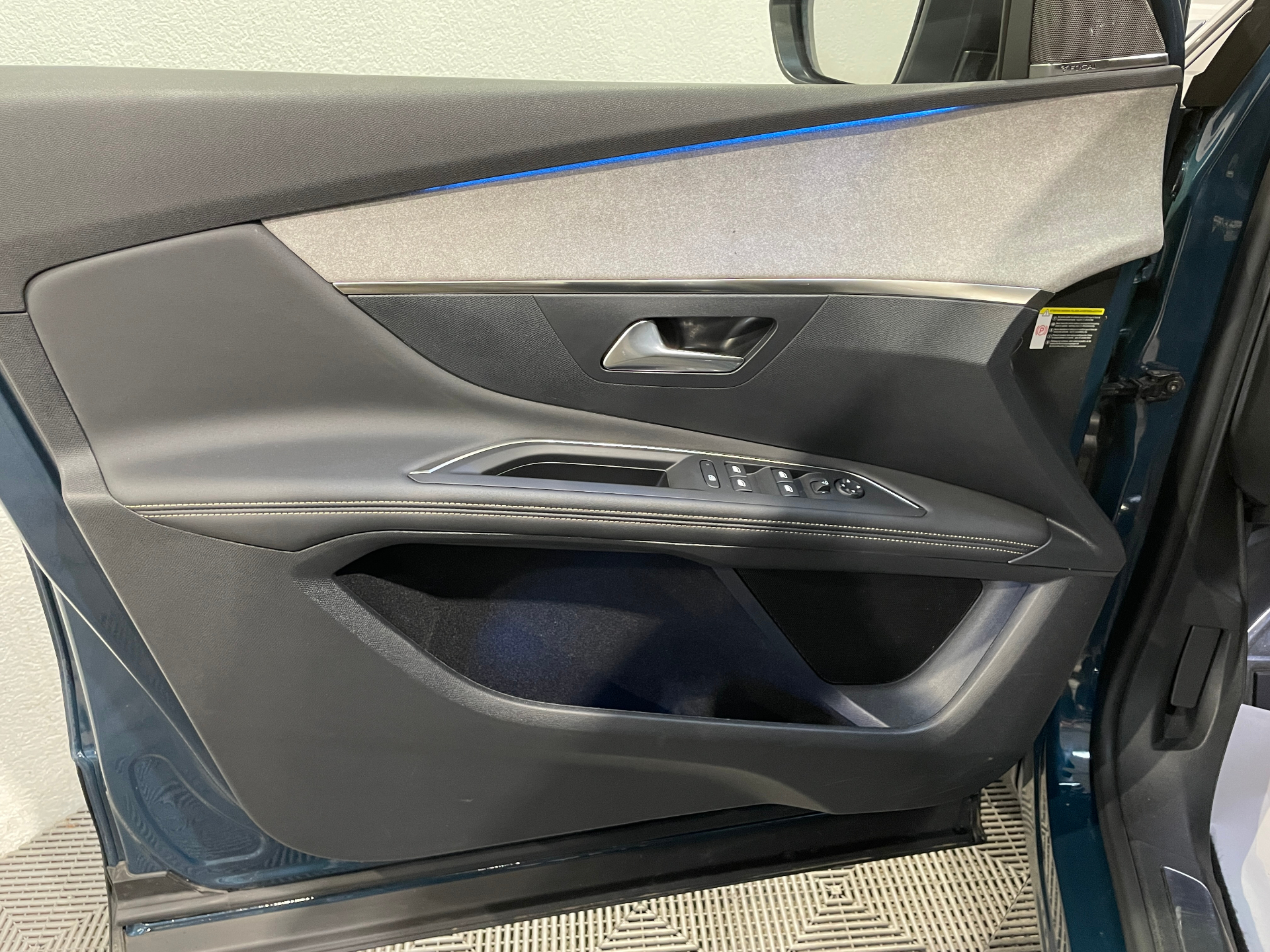 PEUGEOT 3008 Hybrid 136 e-DCS6 GT