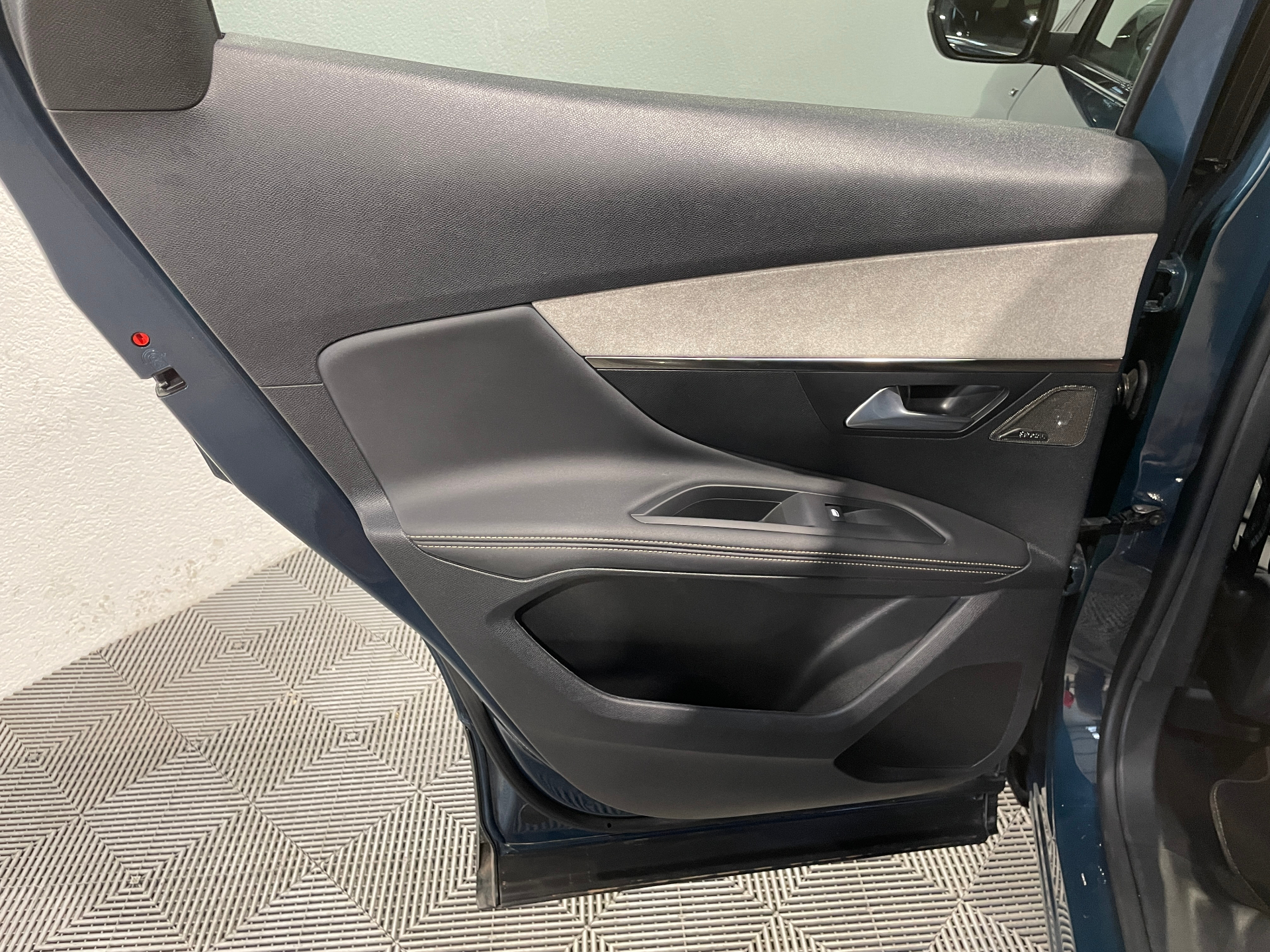 PEUGEOT 3008 Hybrid 136 e-DCS6 GT