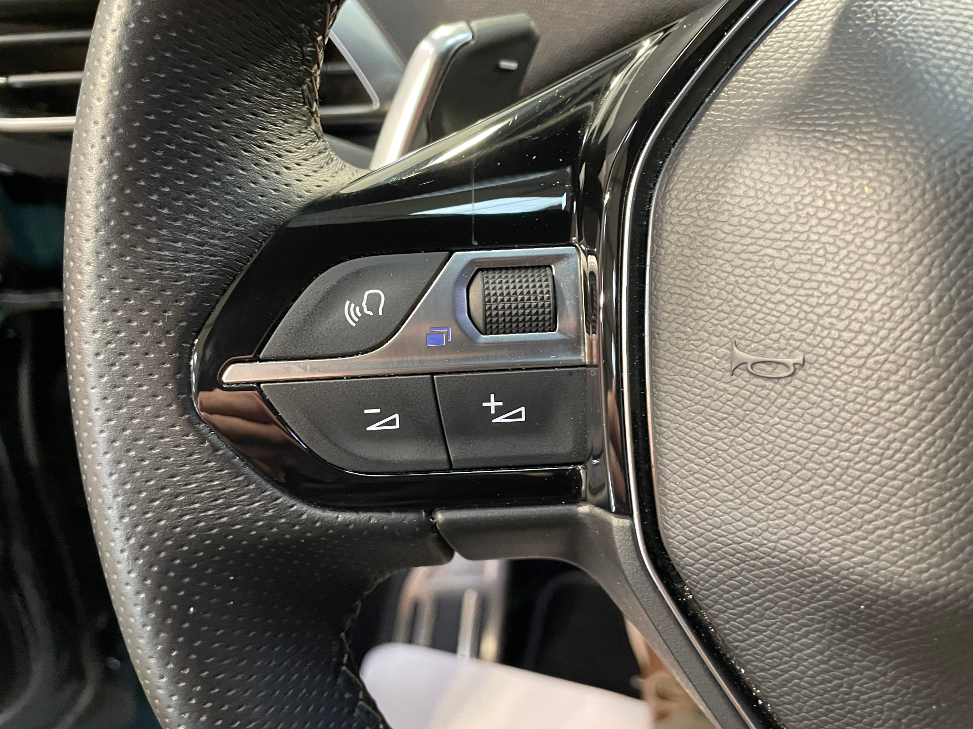 PEUGEOT 3008 Hybrid 136 e-DCS6 GT