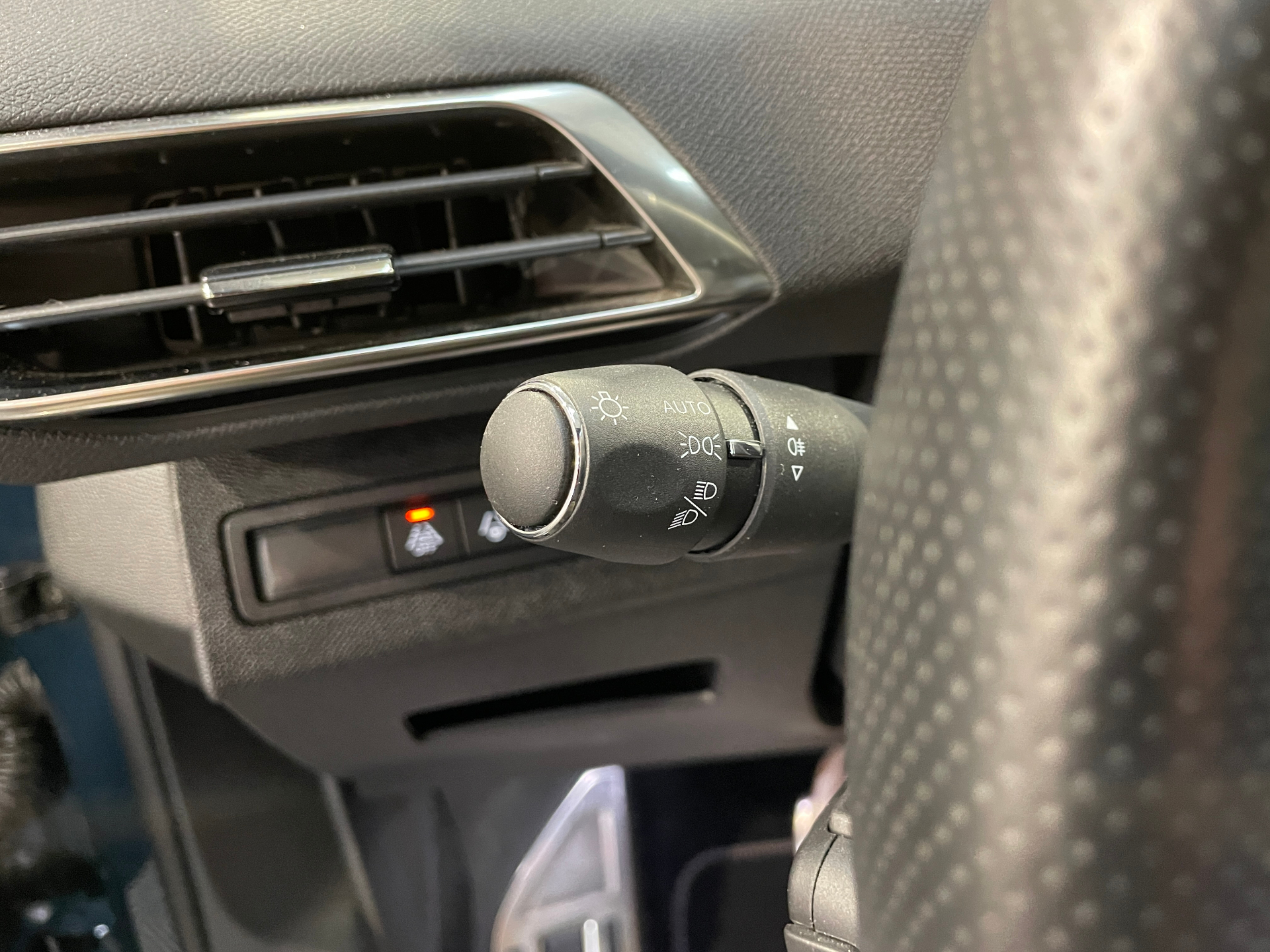 PEUGEOT 3008 Hybrid 136 e-DCS6 GT