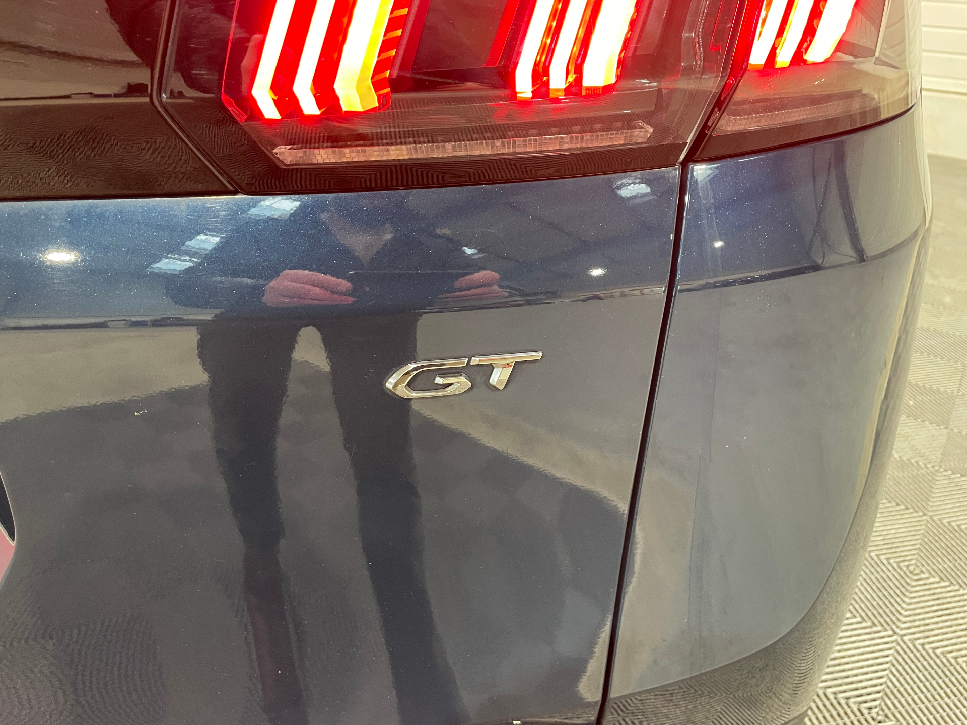 PEUGEOT 3008 Hybrid 136 e-DCS6 GT