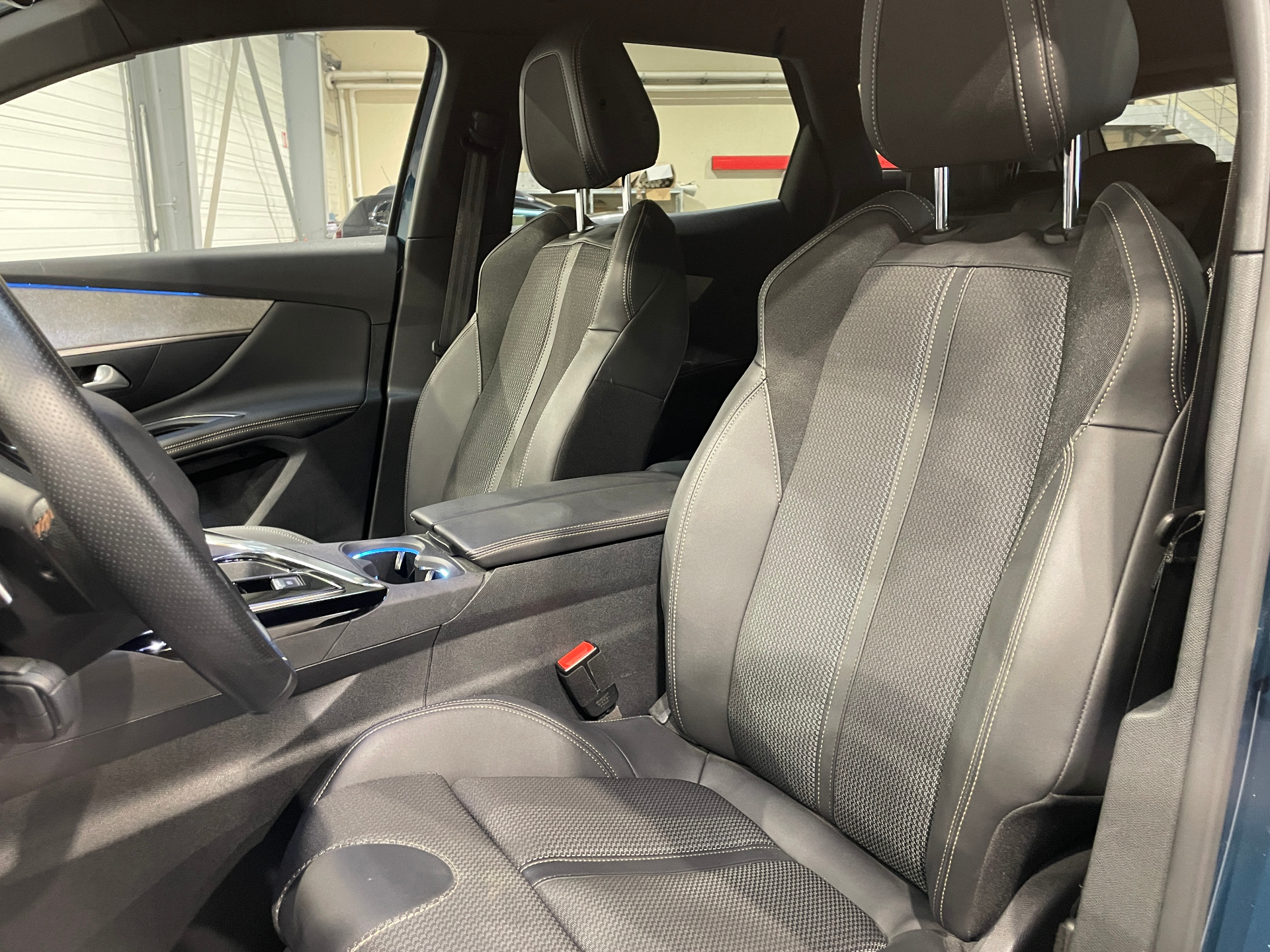 PEUGEOT 3008 Hybrid 136 e-DCS6 GT