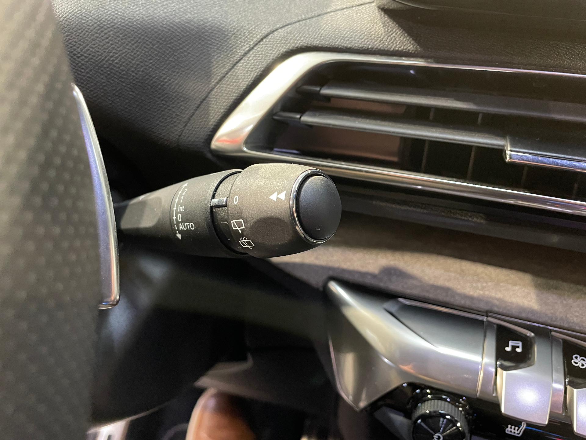 PEUGEOT 3008 Hybrid 136 e-DCS6 GT
