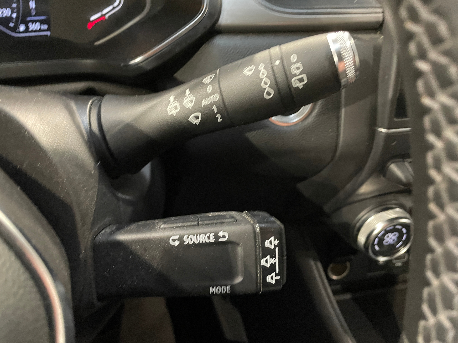 RENAULT CAPTUR TCe 140 EDC - 21 Intens