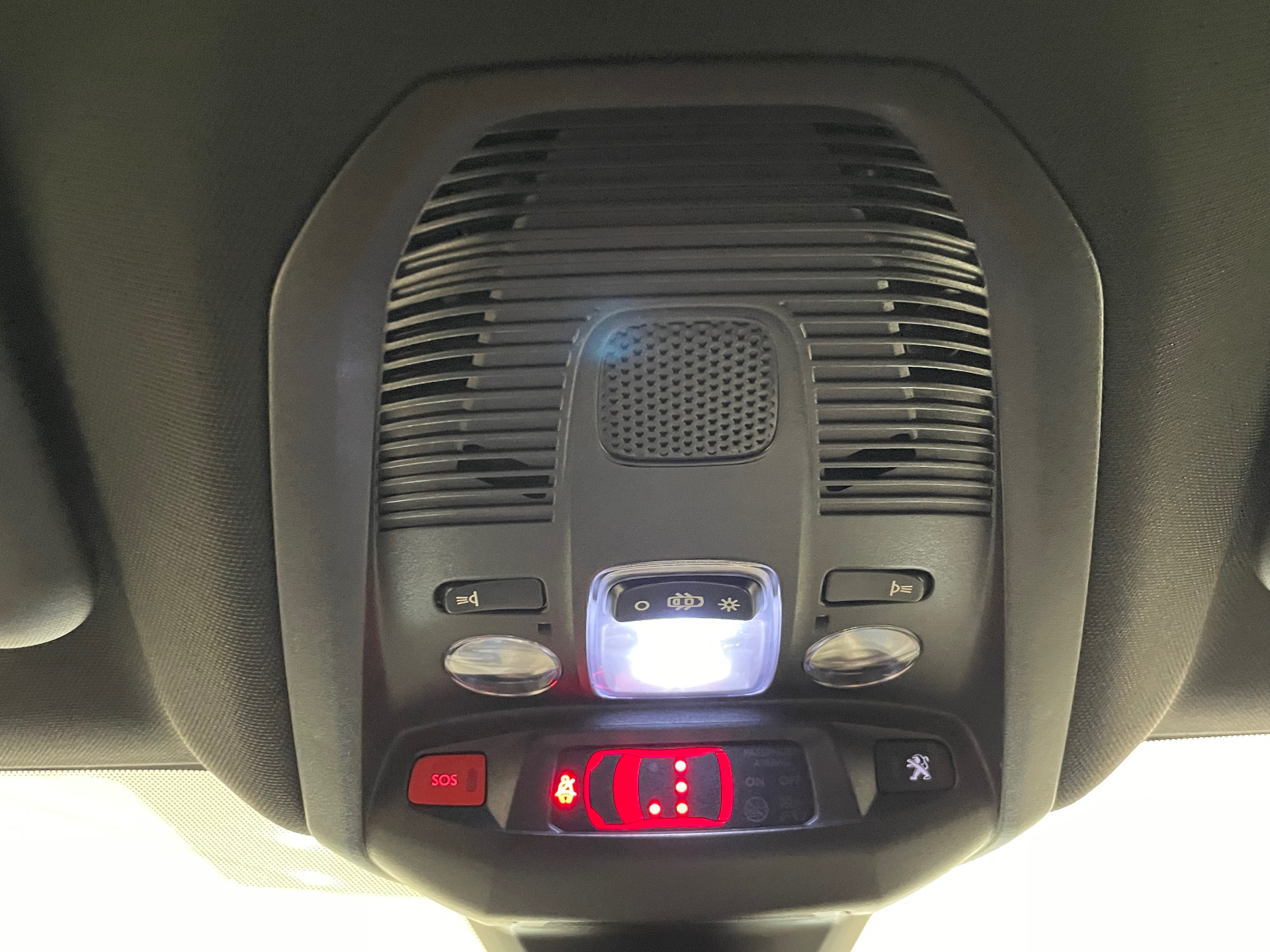 PEUGEOT 3008 GT HYBRID 136 CH E-DCS6