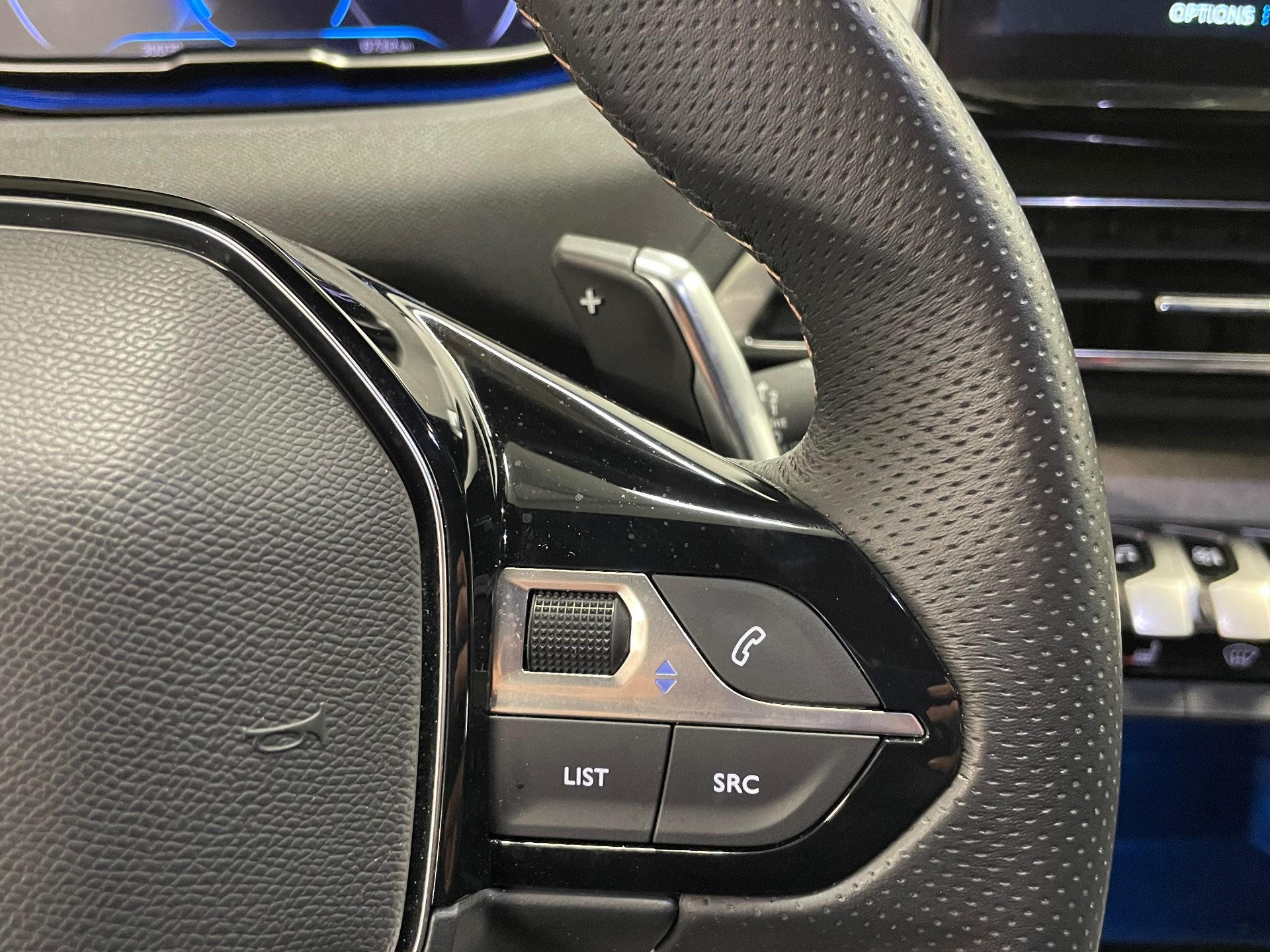 PEUGEOT 3008 GT HYBRID 136 CH E-DCS6