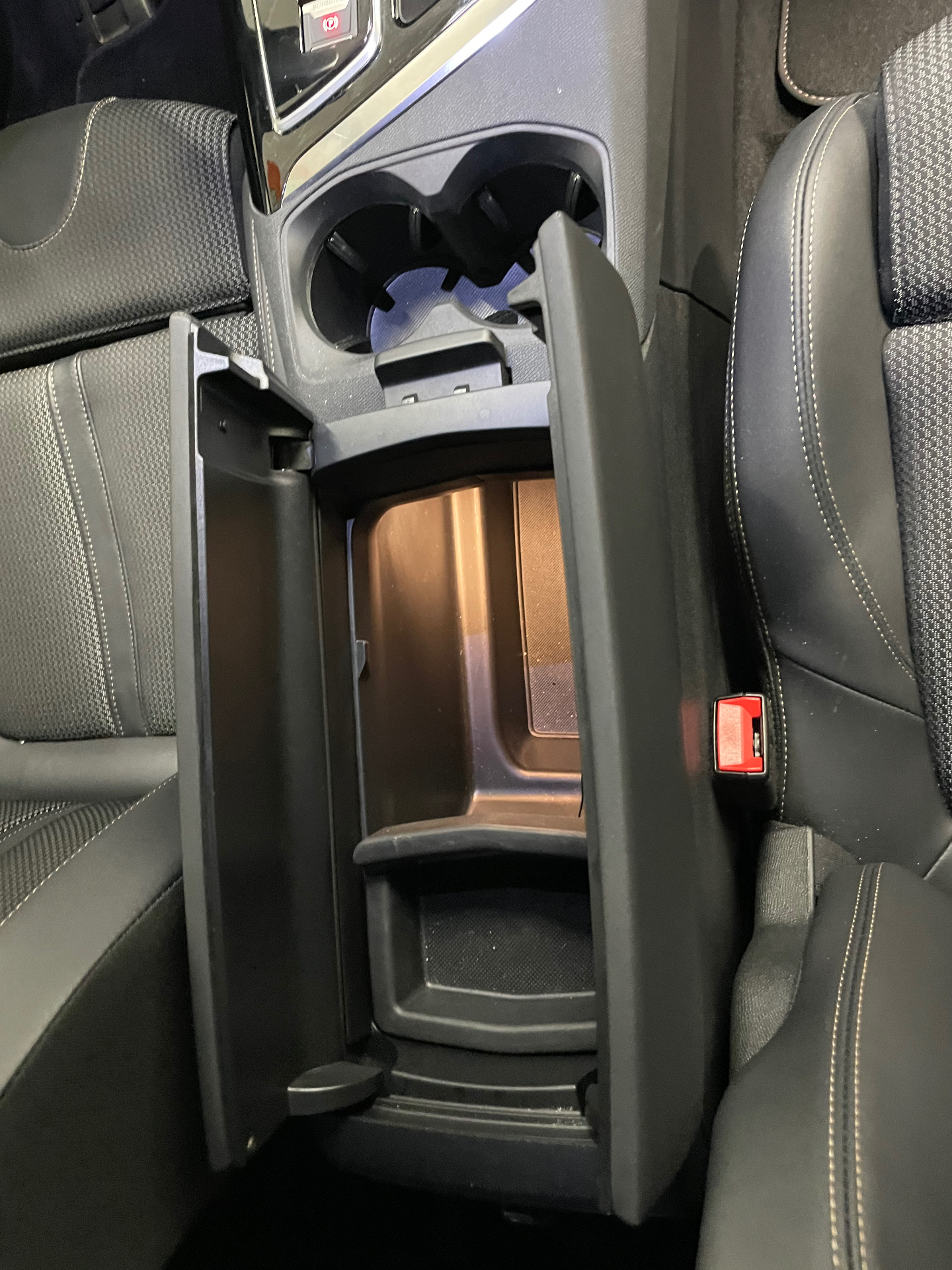 PEUGEOT 3008 GT HYBRID 136 CH E-DCS6