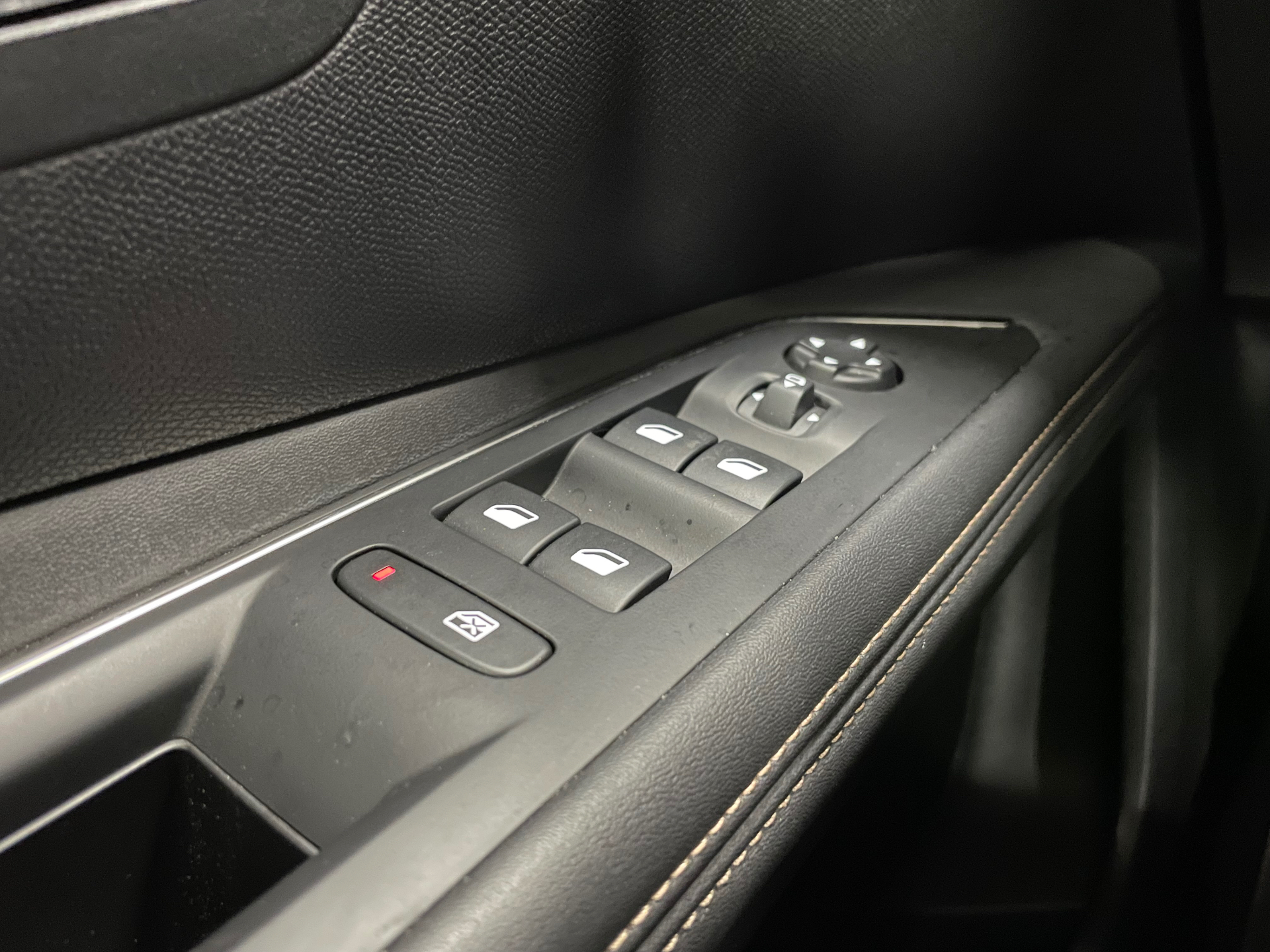 PEUGEOT 3008 GT HYBRID 136 CH E-DCS6