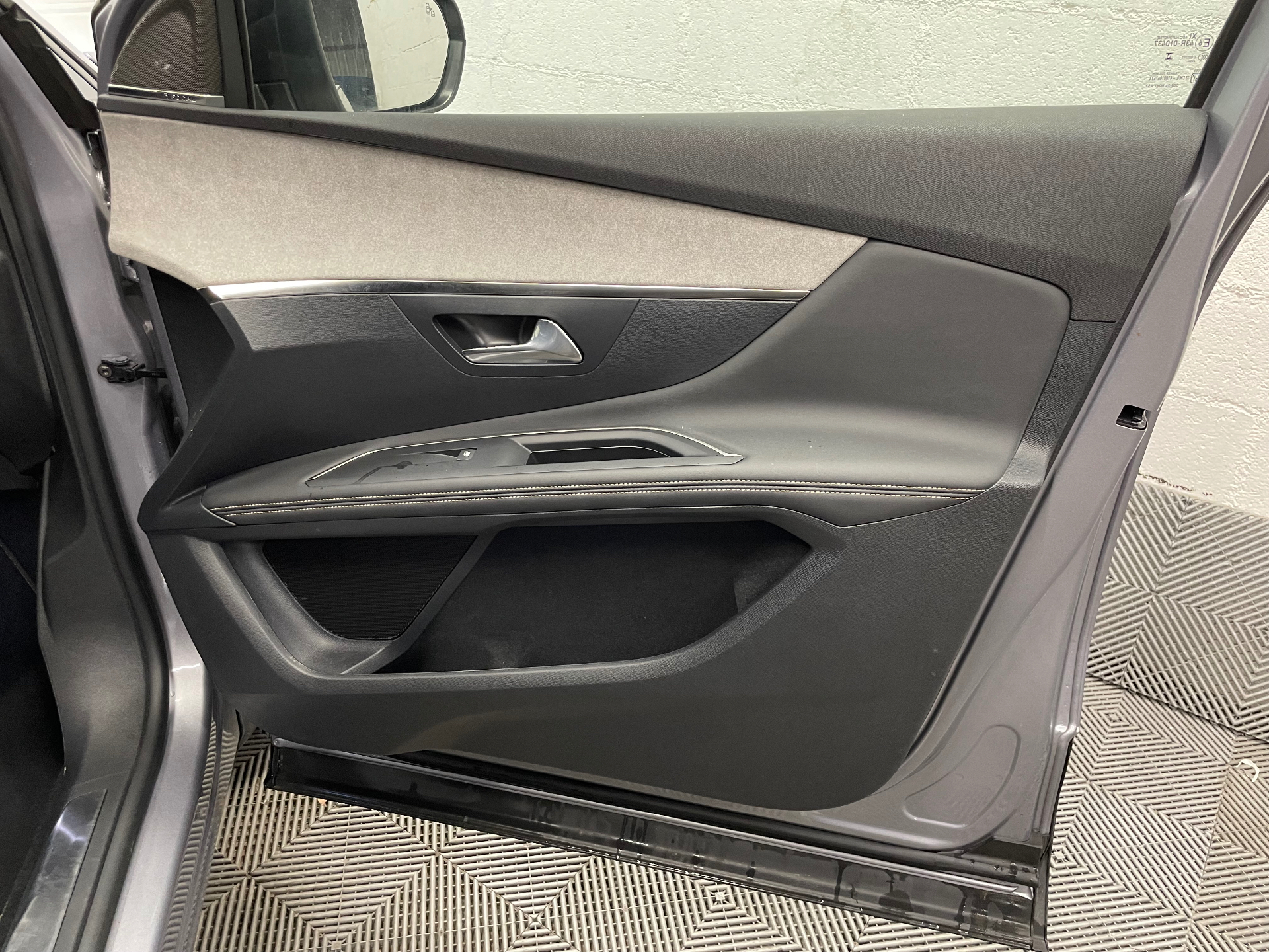 PEUGEOT 3008 GT HYBRID 136 CH E-DCS6