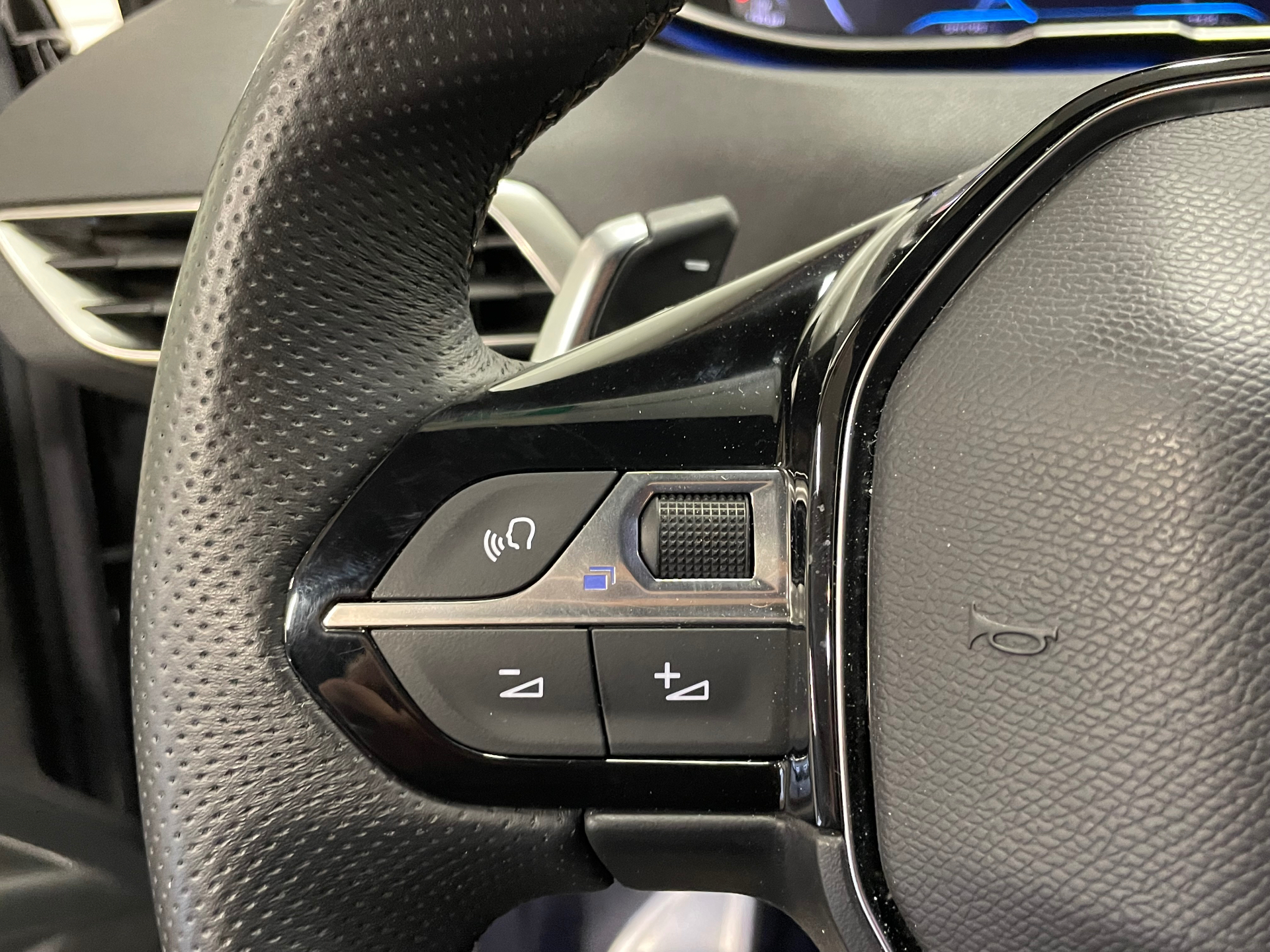 PEUGEOT 3008 GT HYBRID 136 CH E-DCS6
