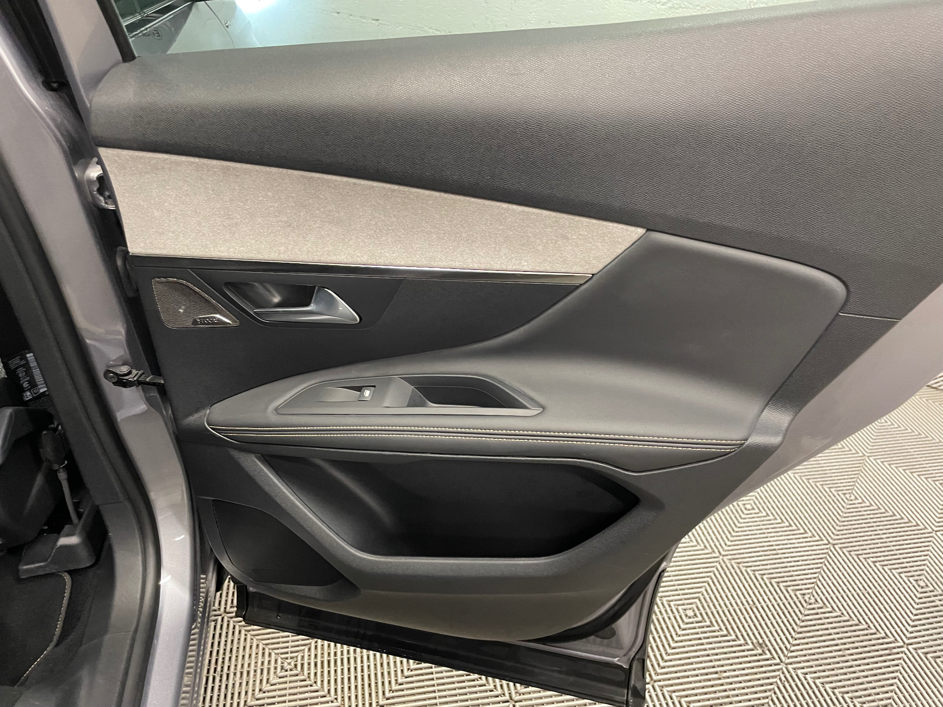 PEUGEOT 3008 GT HYBRID 136 CH E-DCS6
