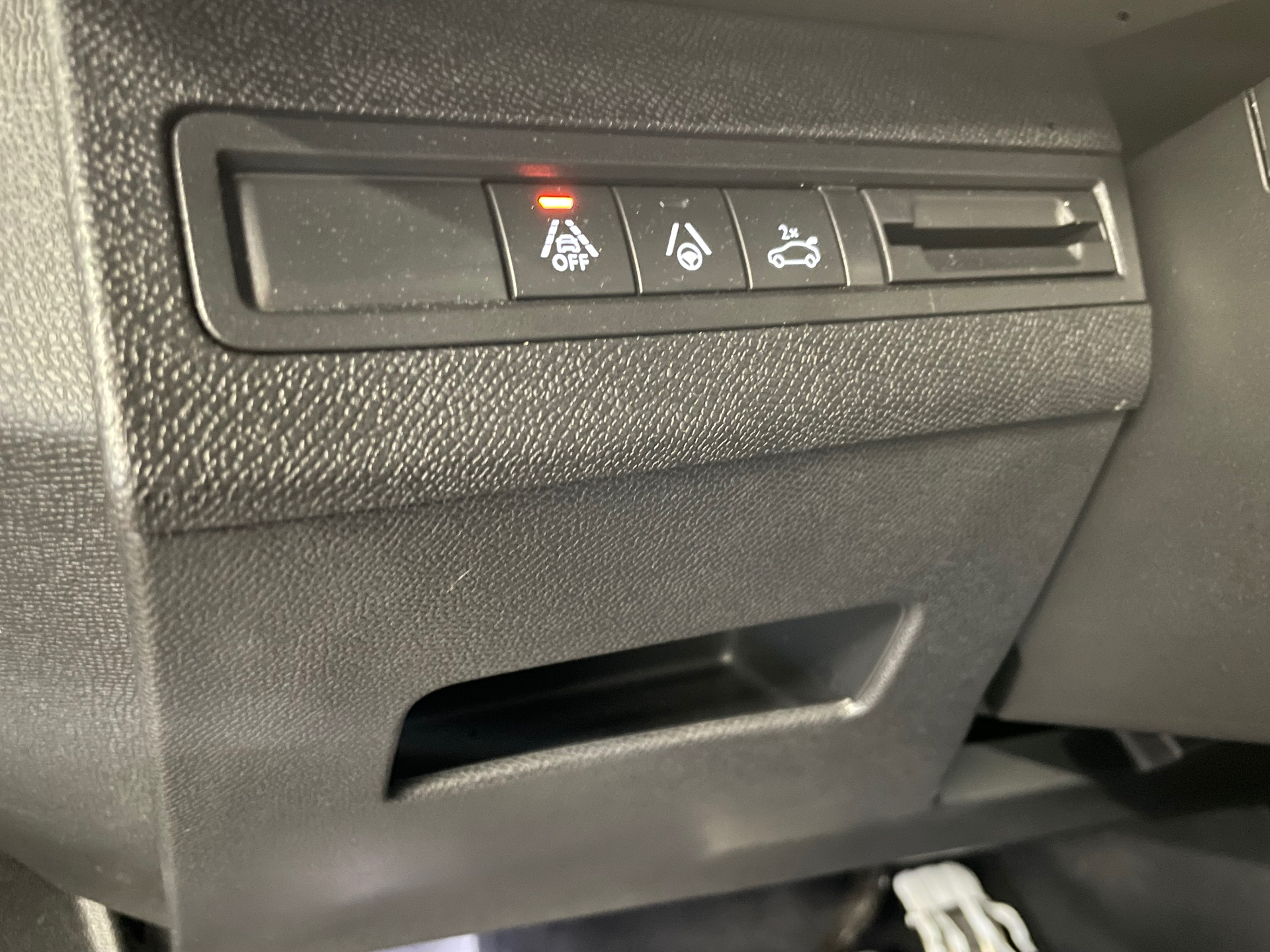 PEUGEOT 3008 GT HYBRID 136 CH E-DCS6