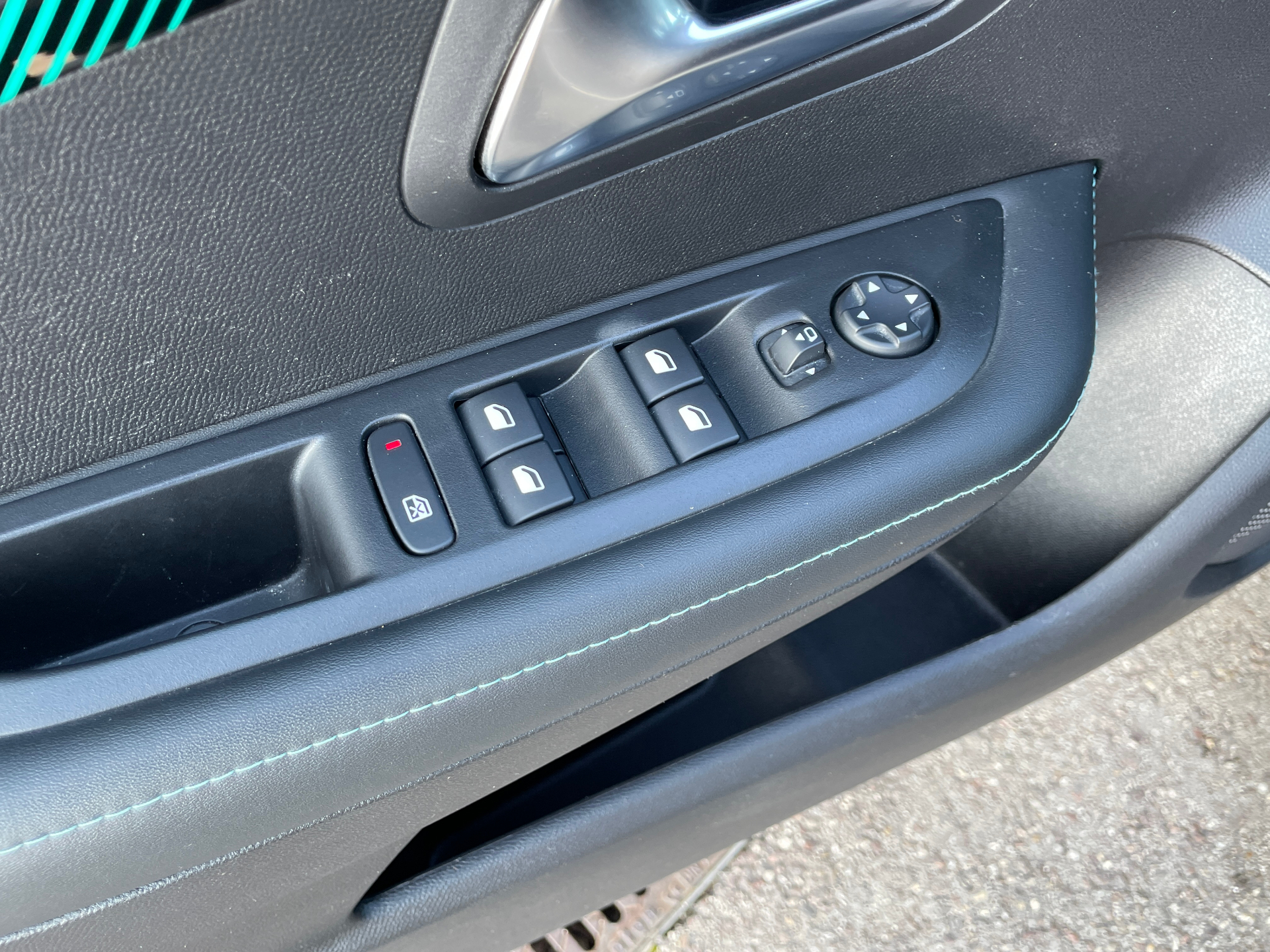 PEUGEOT 208 1.2 Allure Pack PureTech 100 S&S EAT8