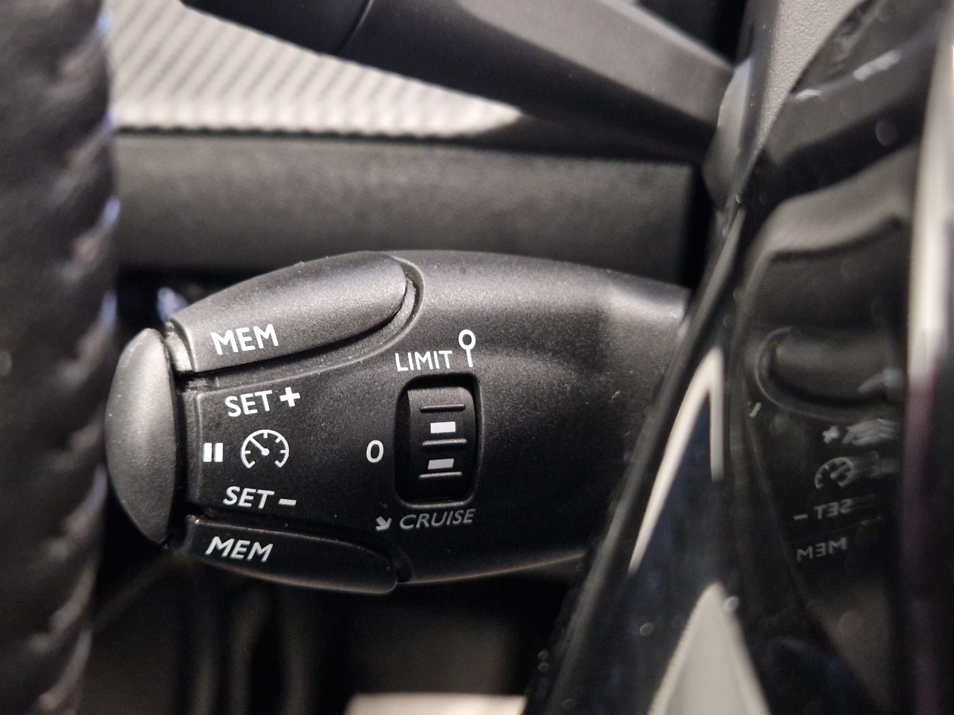PEUGEOT 2008 Allure Pack Puretech 130 S&S BVM6