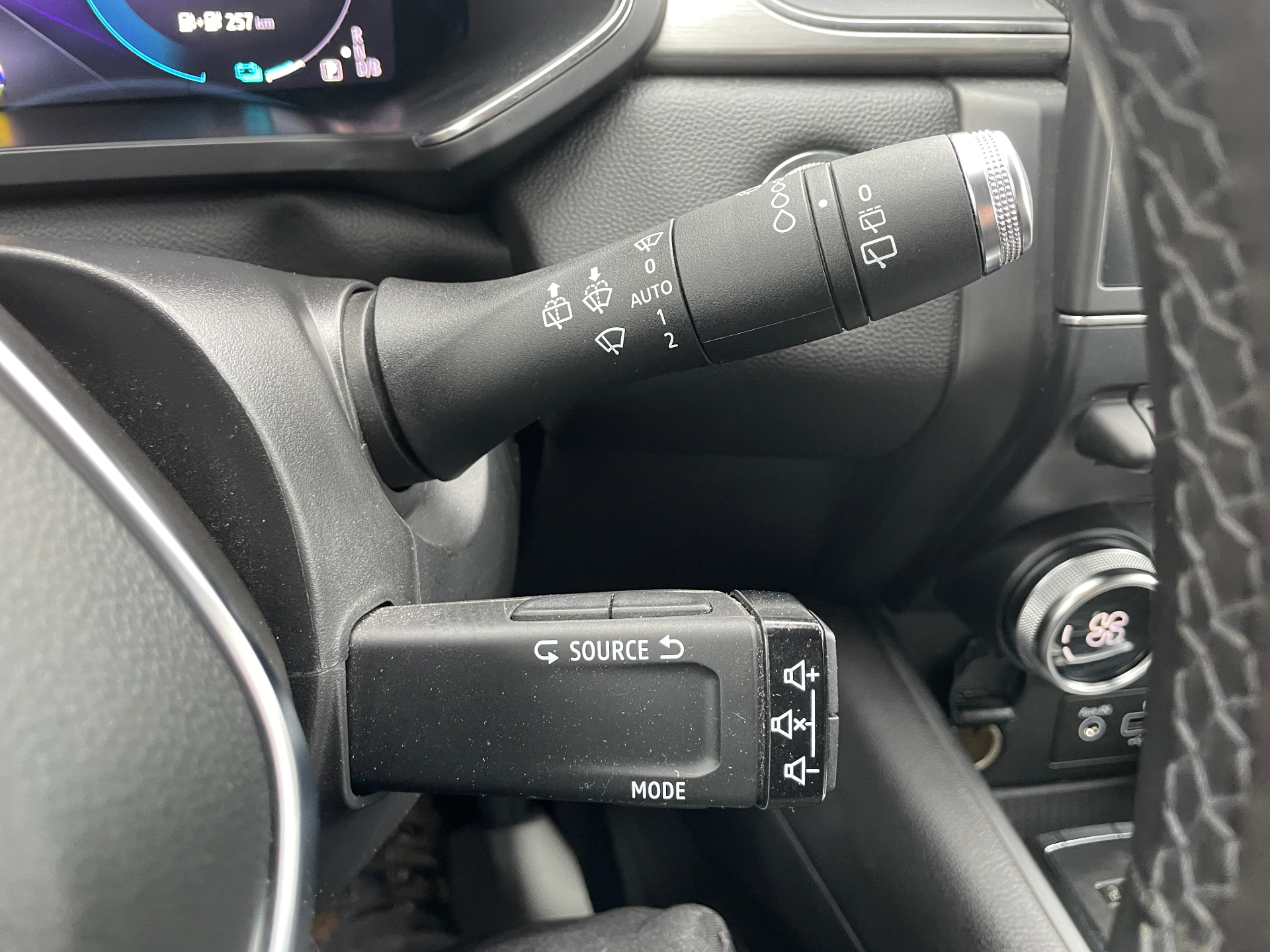 RENAULT CAPTUR E-Tech Plug-in 160 - 21 Intens - 5P