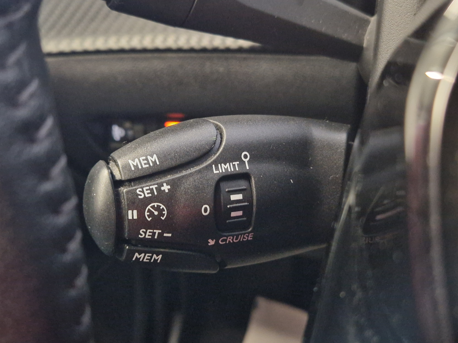 PEUGEOT 2008 ALLURE PACK PT 130 S&S BVM6